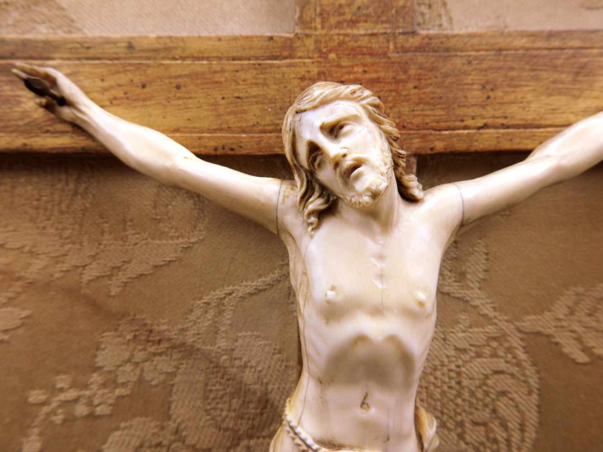 Christus am Kreuz - Bild 3 aus 3