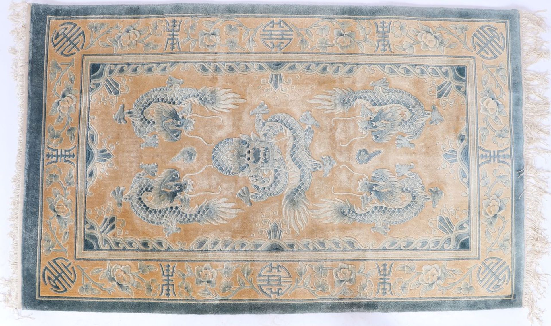 Teppich ChinaWolle, heller Grund mit Drachenmuster, 160 x 92 cm.