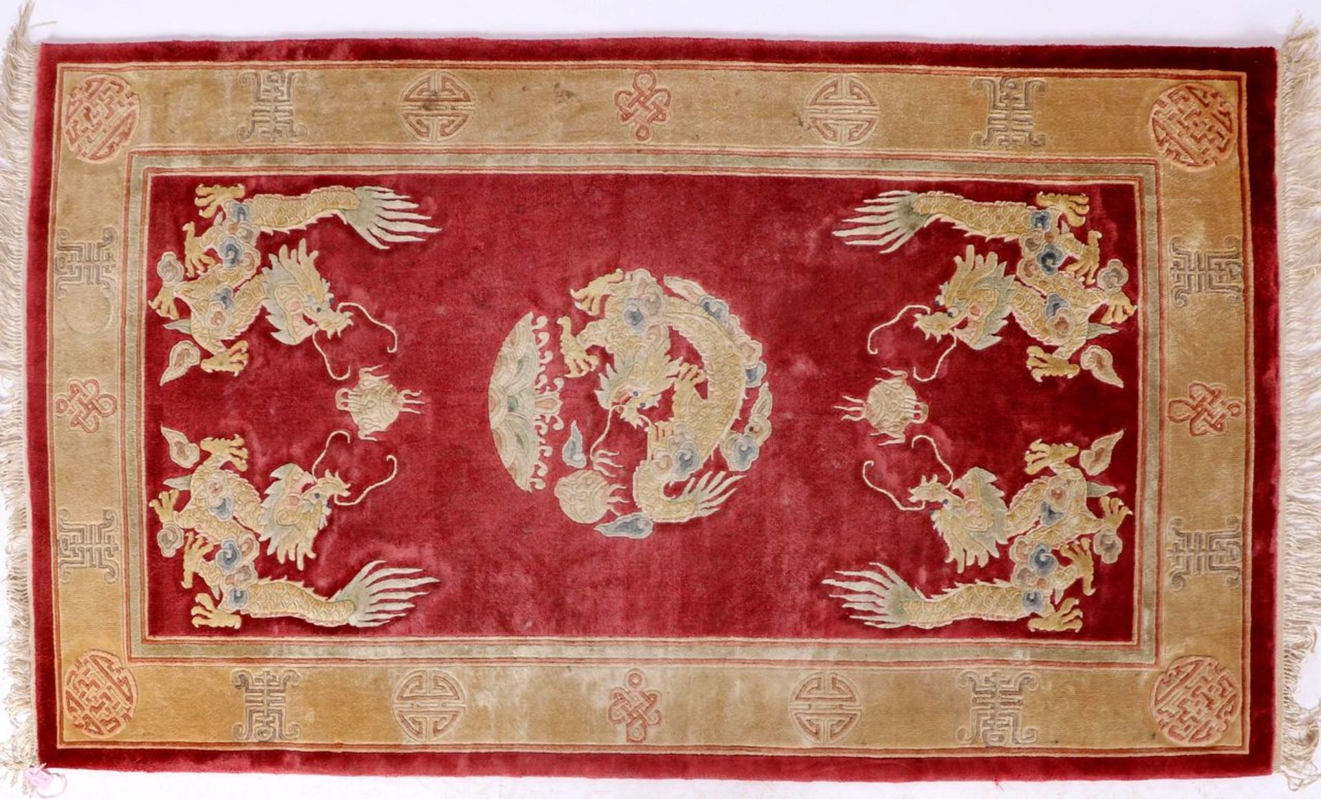 Teppich, ChinaRoter Grund mit Drachenmuster, 164 x 92 cm.