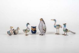 7 Cloisonne-Miniatur-Vogelfiguren, ChinaMessing, polychromes Cloisonne-Email. 2 Enten, 1 Gans, 1