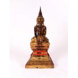Sitzender BuddhaAuf getrepptem Sockel,Dhyana Asana. Bhumisparsa Mudra. Holz geschnitzt mit Resten