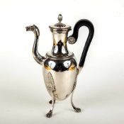 Kaffeekanne, Empire-Stil, Aucoc/Frankreich950er Silber. Auf drei hohen schlanken Beinen mit