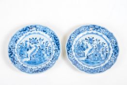 Paar Teller, China Kangxi (1662 - 1722) Porzellan. Blaue, florale- und Vogelmalerei. Bodenmarke,