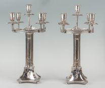 Paar Girandolen, G.E. Keyser um 1869800er Silber. Auf vier Kugelfüßen vierpassig geschweifter