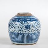 Ingwertopf, China 19. Jh.Porzellan, grau glasiert unter Glasur blau bemalt.Mündungsrand leicht