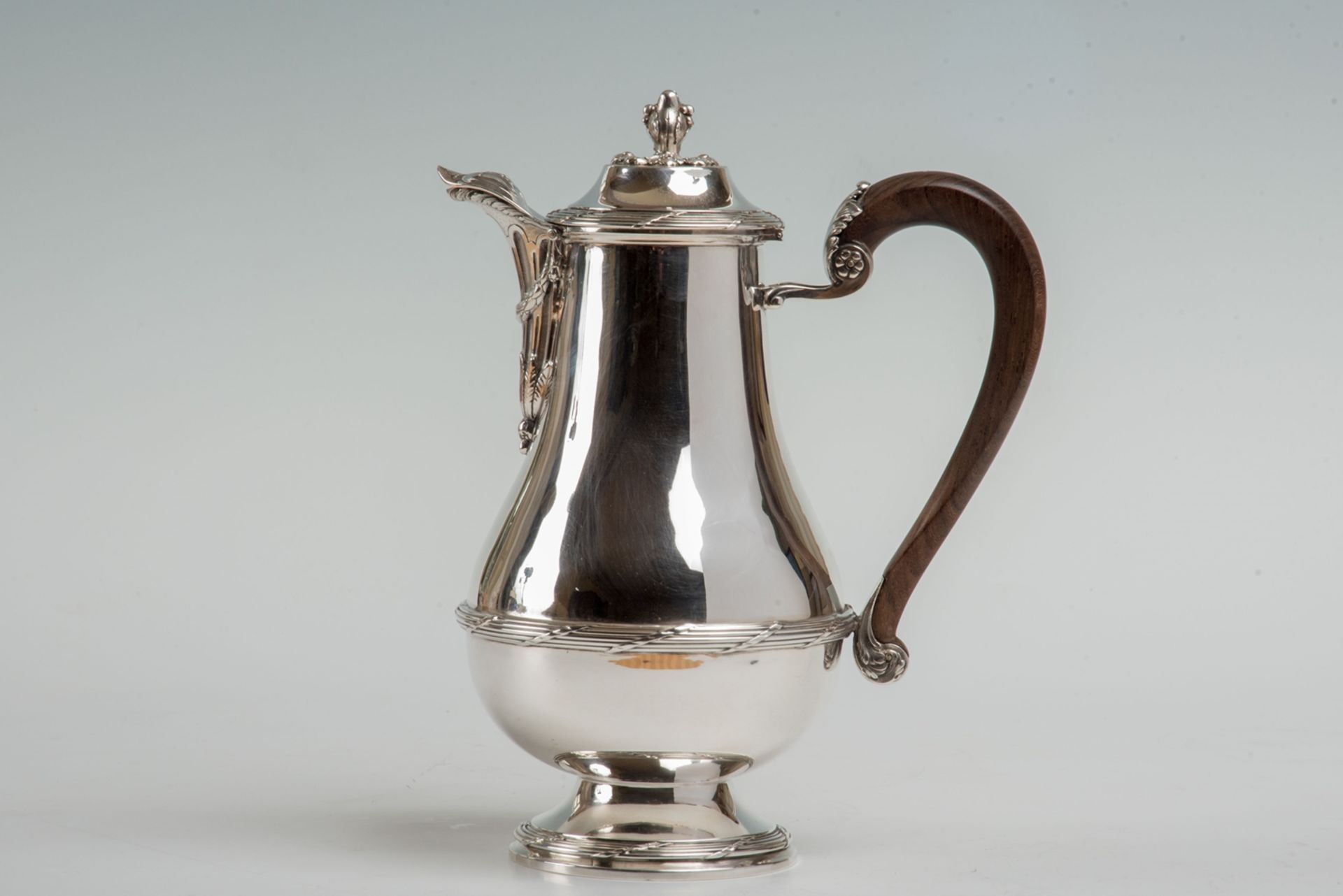 Kaffeekanne, J. Fontan, Bordeaux950er Silber, Runder Fuß, schlichter gebauchter Korpus, mittig mit