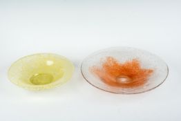 Zwei Zierschalen Ikora Unica, WMFFarbloses Glas mit weißen und orangefarbenen Einschmelzungen.