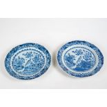 Paar Teller, China Kangxi (1662-1722)Porzellan. Blaue, florale- und Vogelmalerei. Bodenmarke,