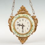 Jugendstil Uhr - Zwei Ansichten-Uhrengehäuse aus Feinkeramik, polychrom bemalt mit Mohnblüten,