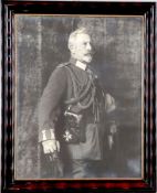 Kaiser Wilhelm II, Großes Bildmit Original Widmung und rückseitiger Bestätigung. Unter Glas gerahmt.