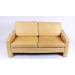 COR Conseta-Vintage Ledersofa -Bauhausstil-2-Sitzer, gelbes genarbtes Leder. H.: 85 cm, B.: 165