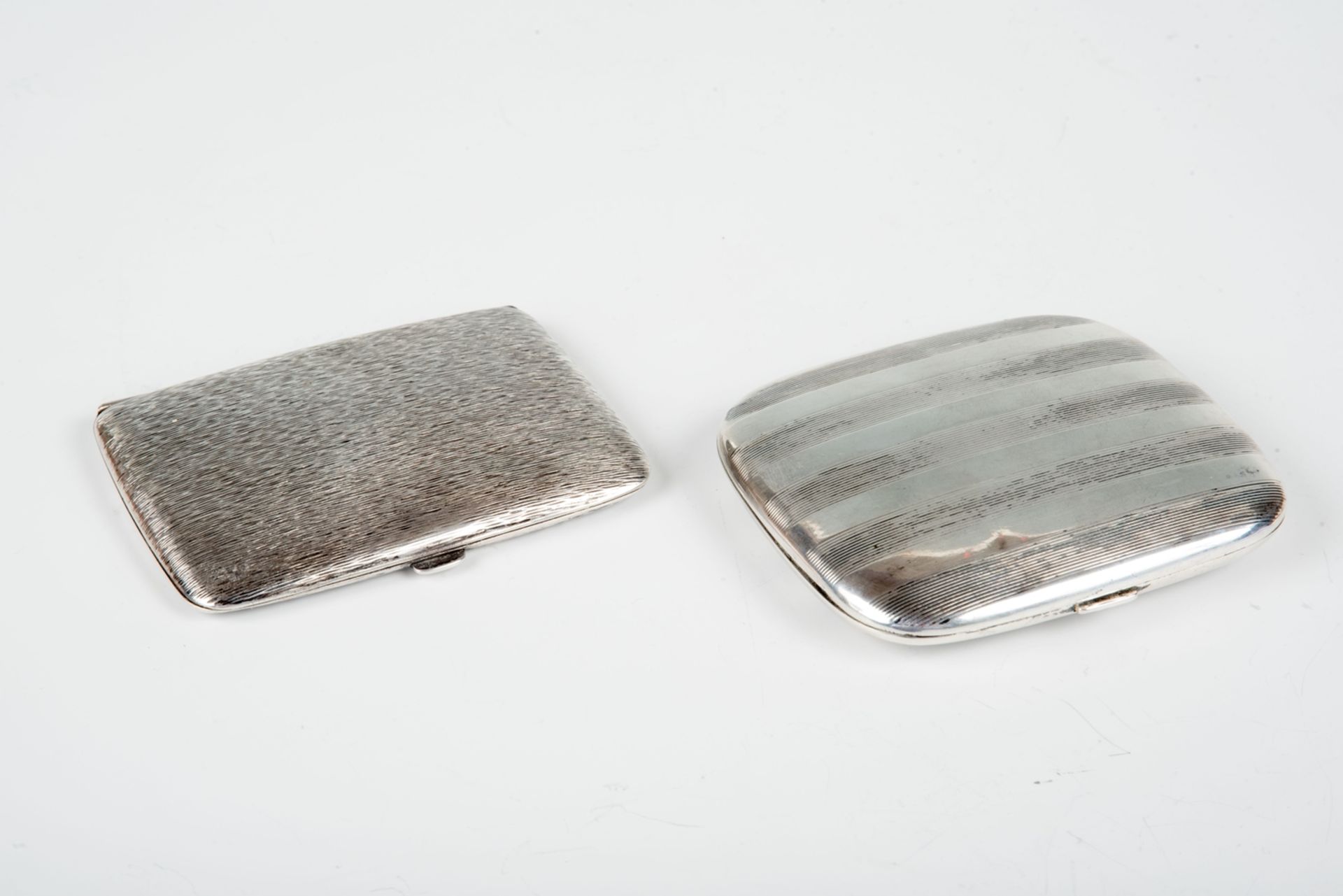 Visitenkarten Etui800er Silber. Zwei Stück. Flache rechteckige und quadratische Form. Beidseitig