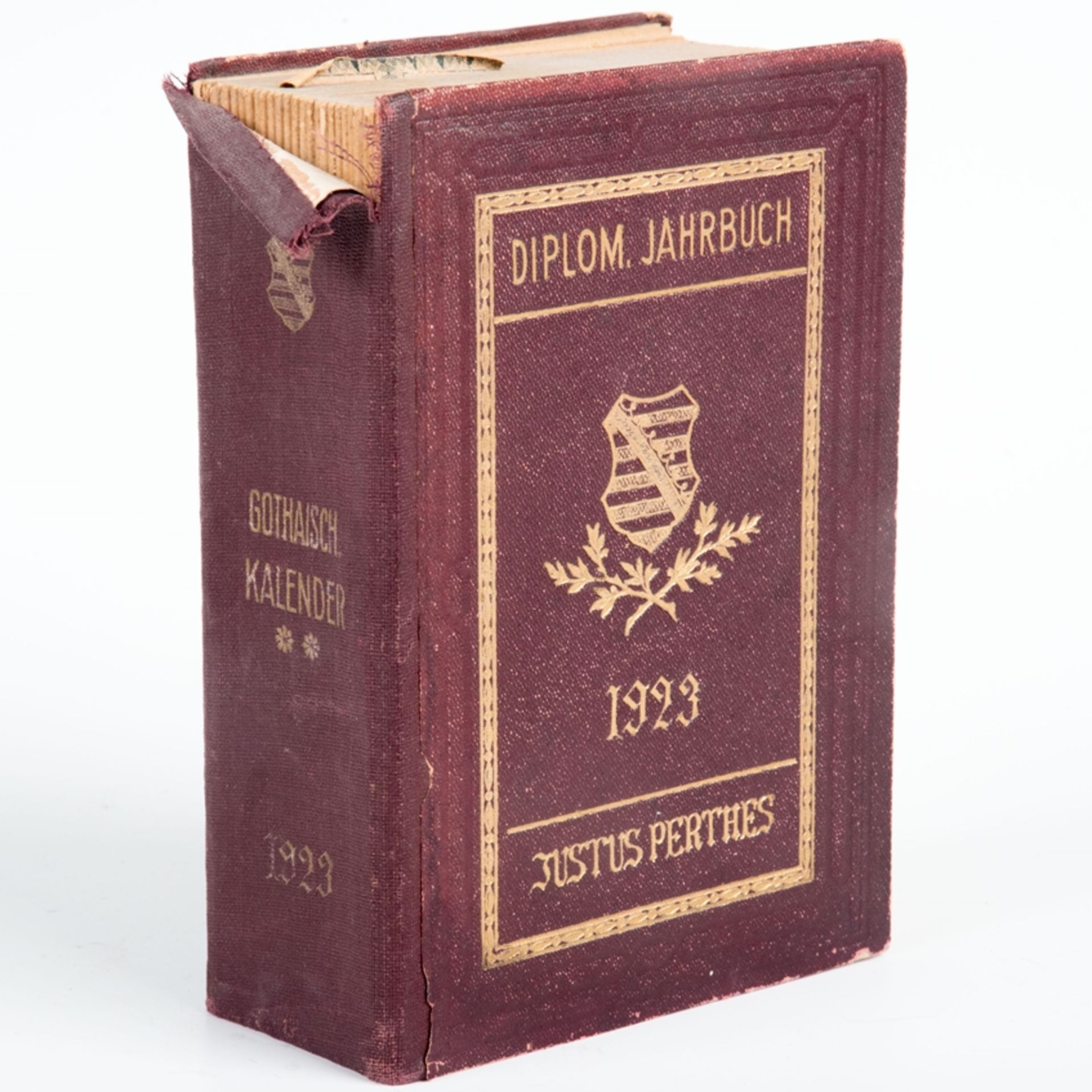 Gothaischer Kalender, Diplomatisches Jahrbuch 1923, Verlag Justus Perthes. Buchrücken mit Einriss.
