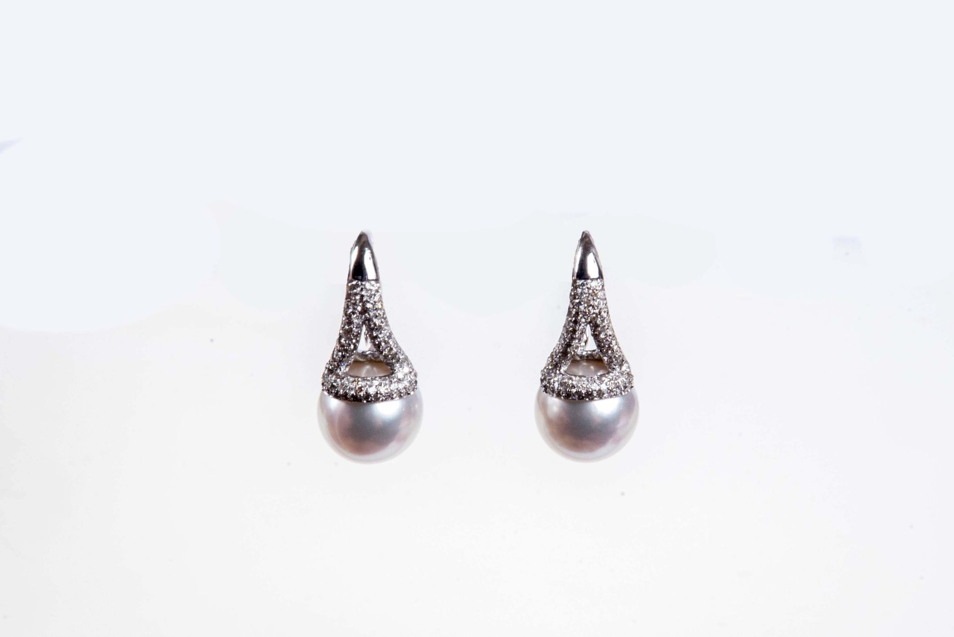 Paar Ohrgehänge mit Perlen und Diamanten