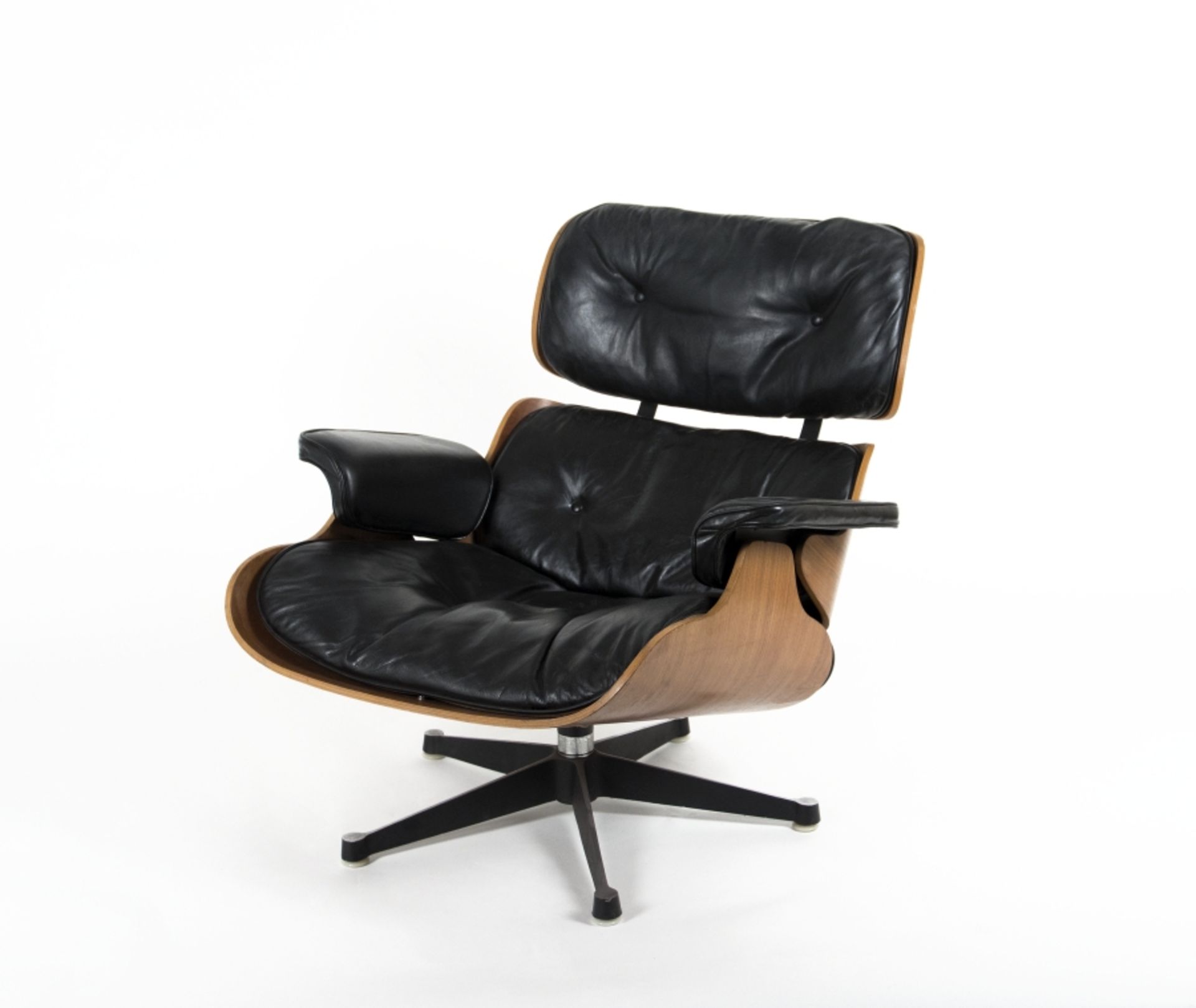 Ray und Charles Eames1912/1907 - 1988/1978Lounge ChairTropenholz, Leder und Stahl, lack