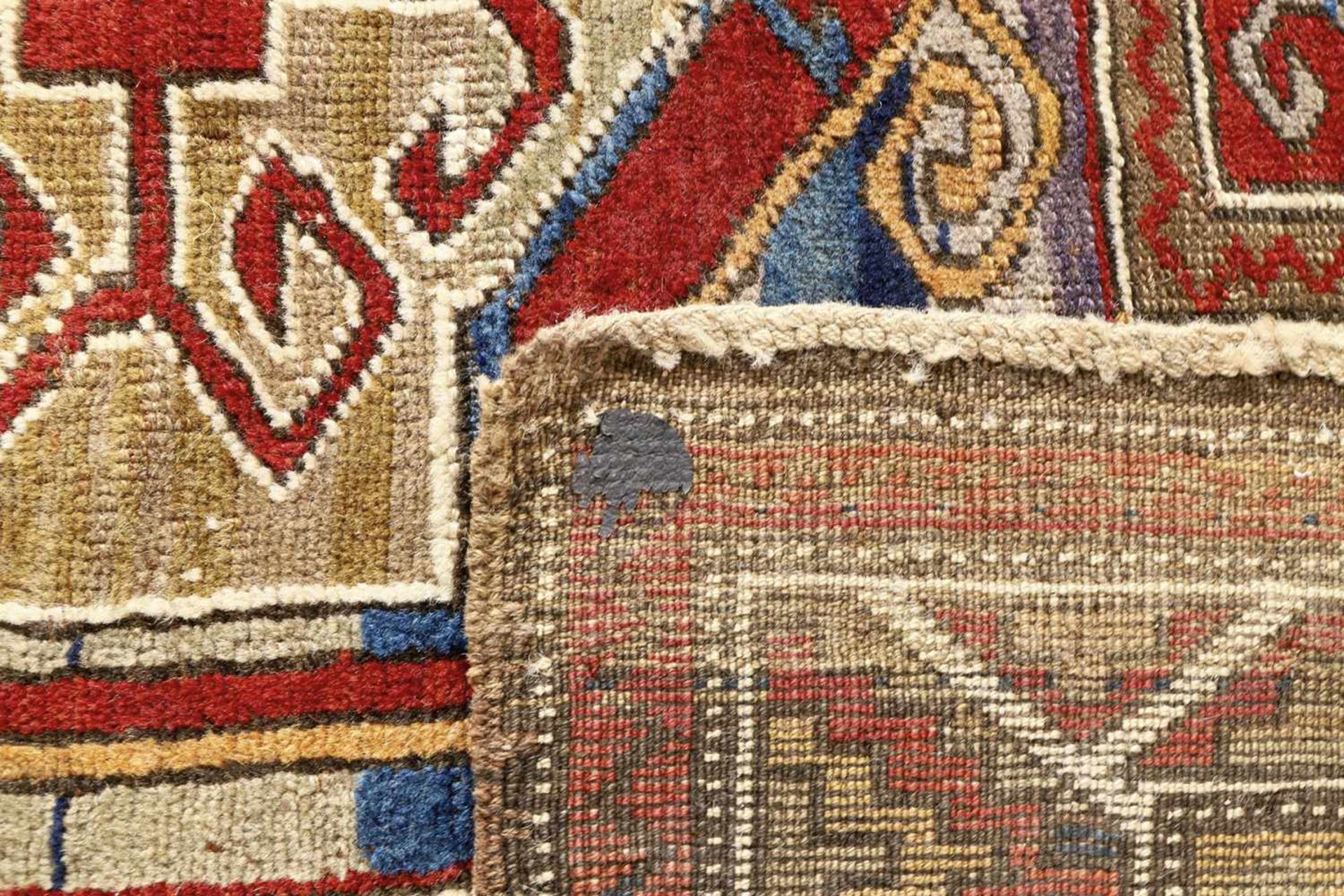 Carpet Fachralo Prayer Rug Caucasus about 1890 Carpet Fachralo prayer rug, Caucasus around 1890. - Bild 4 aus 4