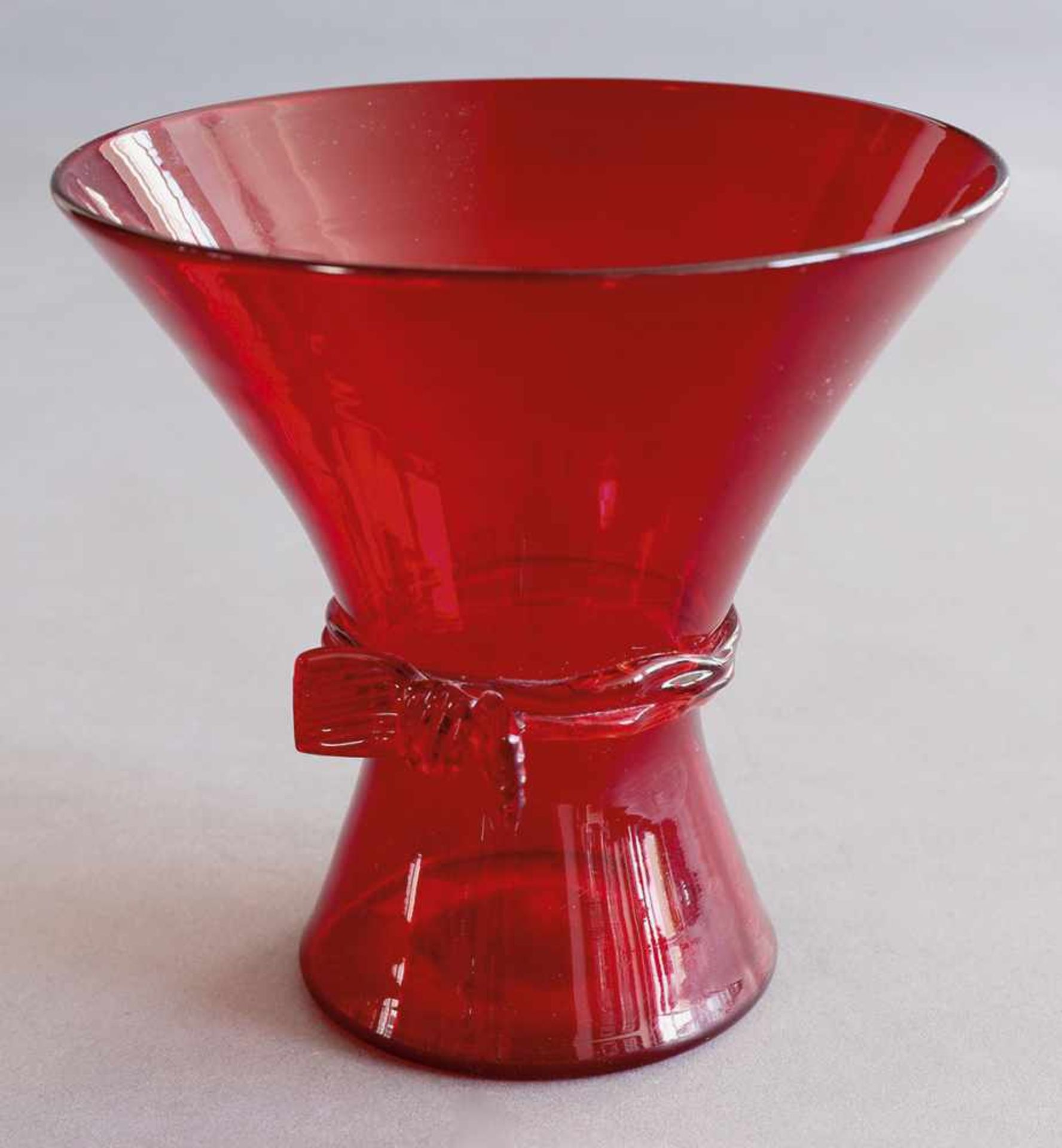 Fulvio Bianconi Venini & C., Murano Fulvio Bianconi, Venini, Vase Vase. 1950s. Red glass.