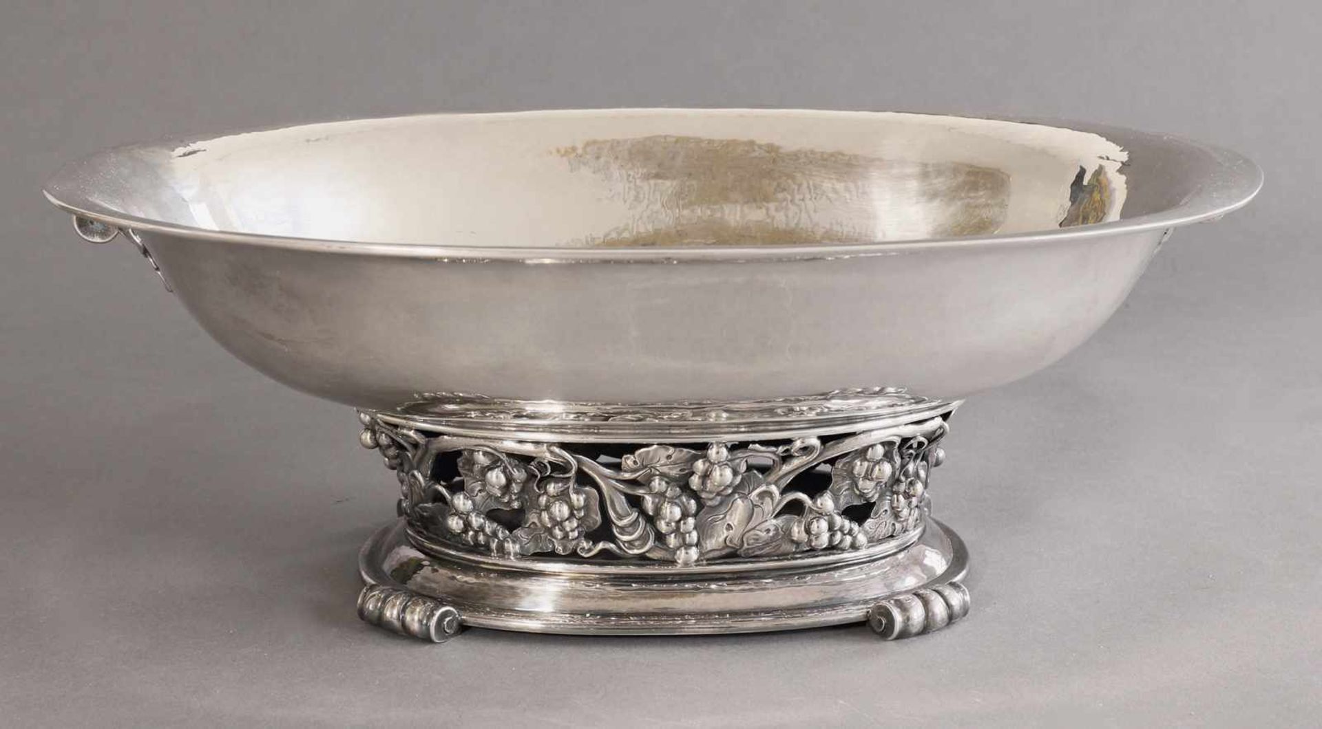 Evald Nielsen, KopenhagenEvald Nielsen, Large oval Centerpiece, SilverLarge table top. Silver. - Bild 3 aus 6