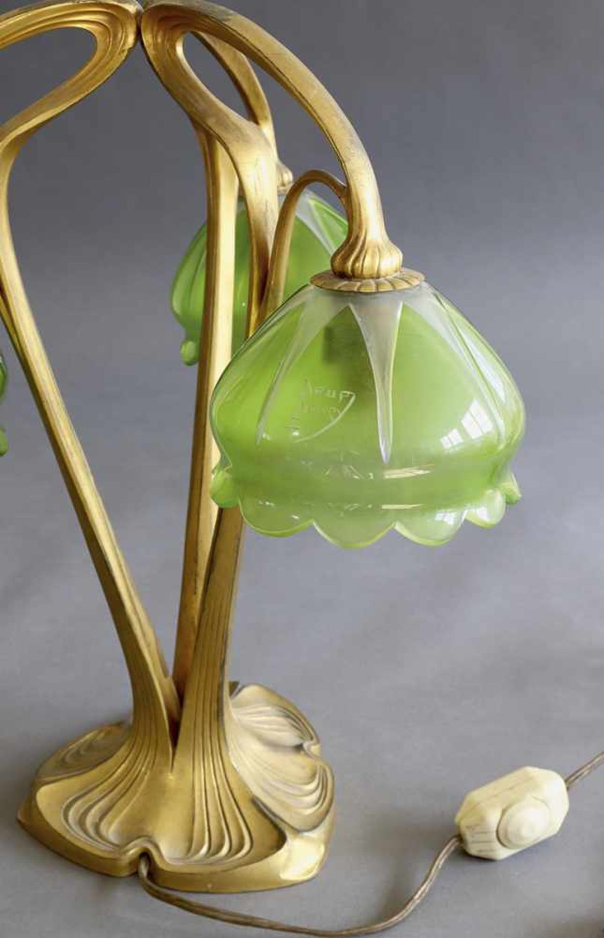 Orivit A.G., KölnOrivit Tablelamp Mod. 2437Table lamp model 2437. Around 1904. Gold-plated metal. - Bild 2 aus 4