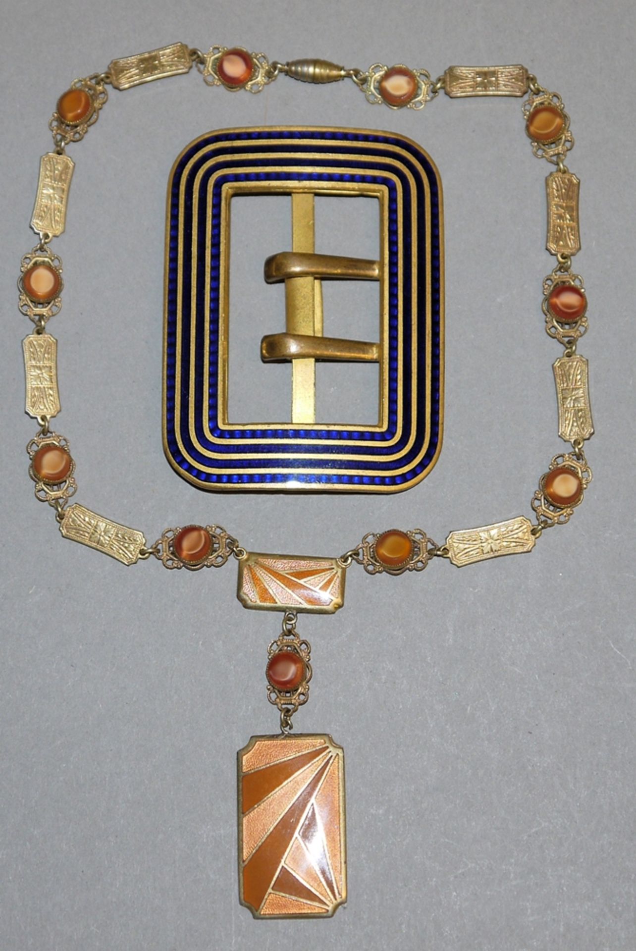 Collier des Art Déco, wohl Pforzheim & Gürtelschnalle des Art Déco um 1920/30<br