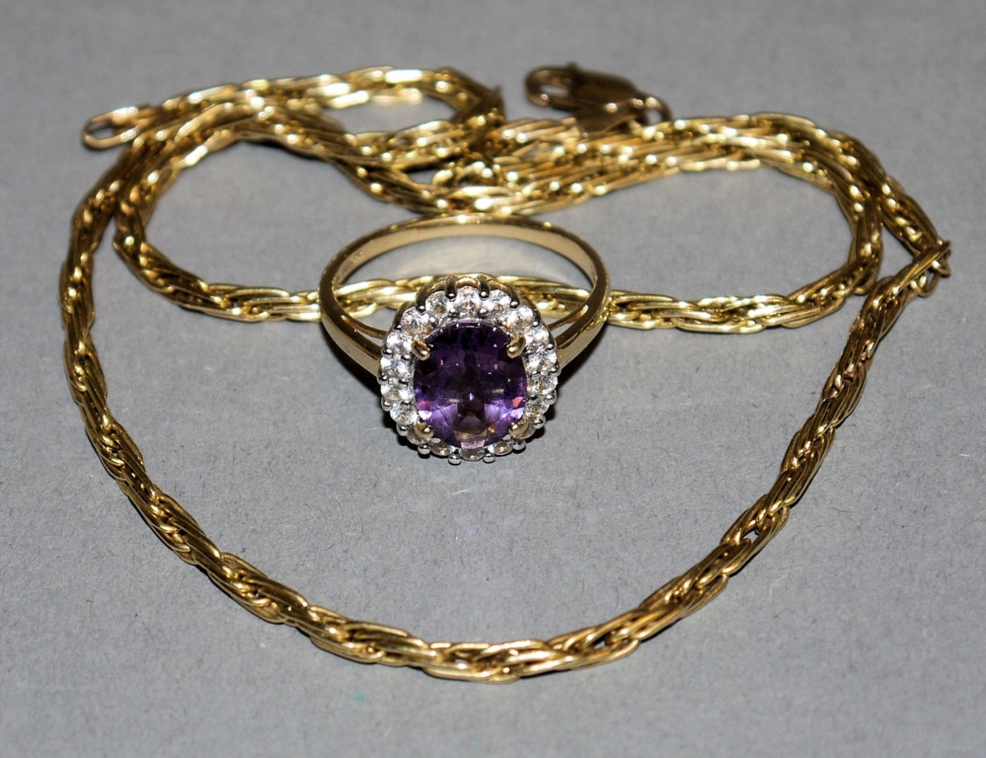 Amethystring mit Brillanten & Kette, Gold