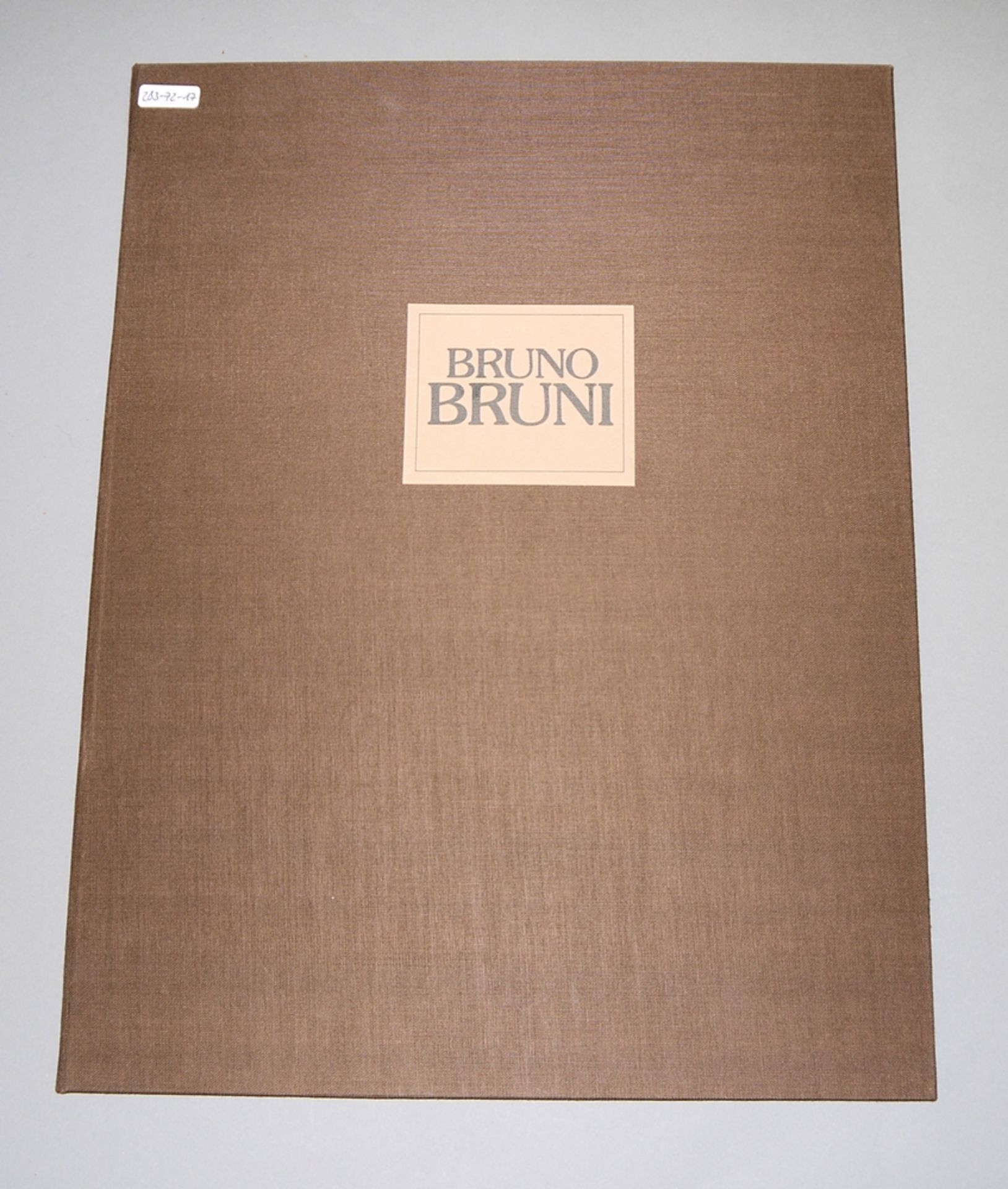 Bruno Bruni, „Abbandonata“, signierte Farblithographie von 1979, in Original-Mappe<br - Bild 2 aus 4