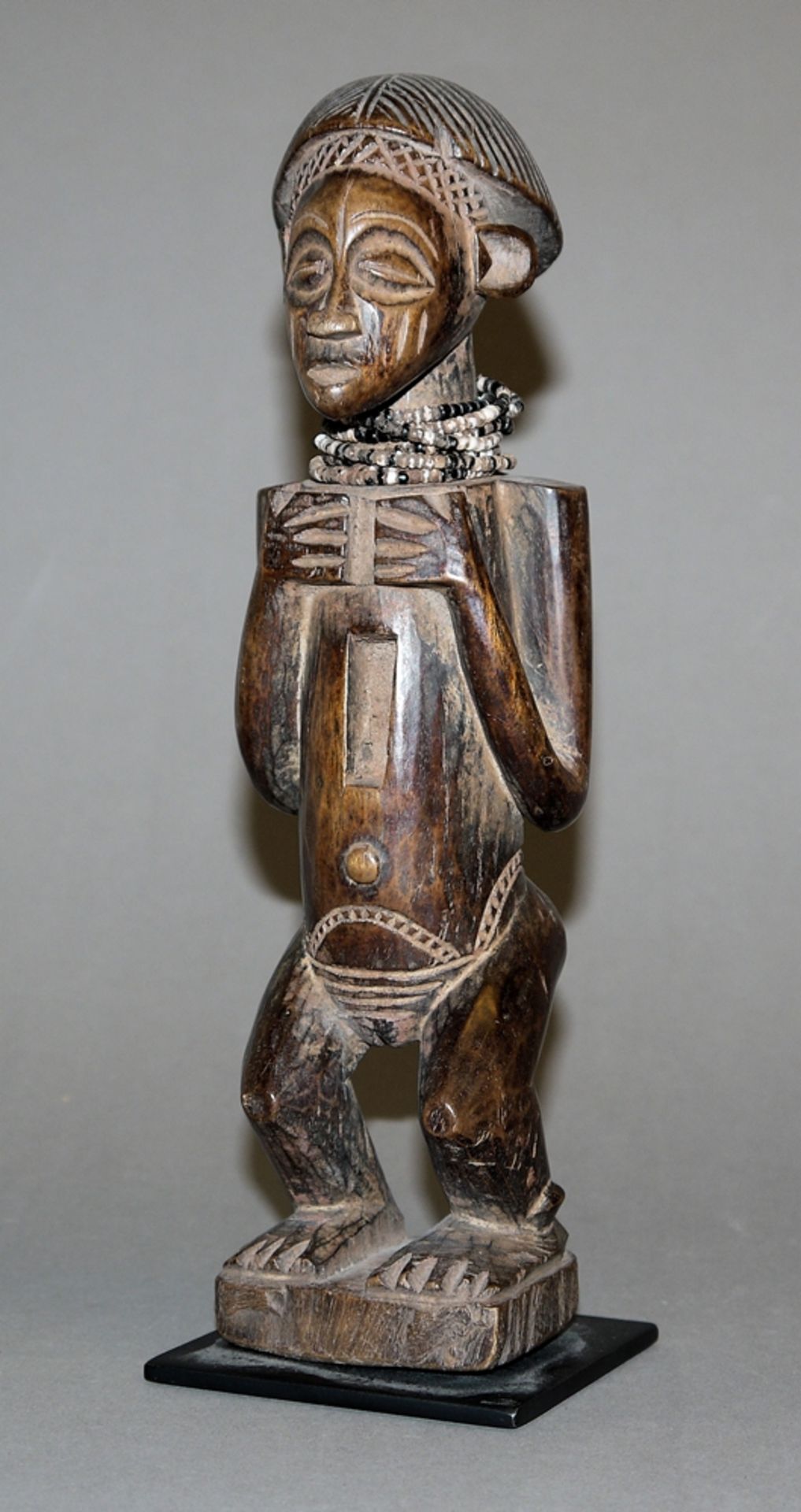 Stehende Frauenfigur der Chokwe, Angola