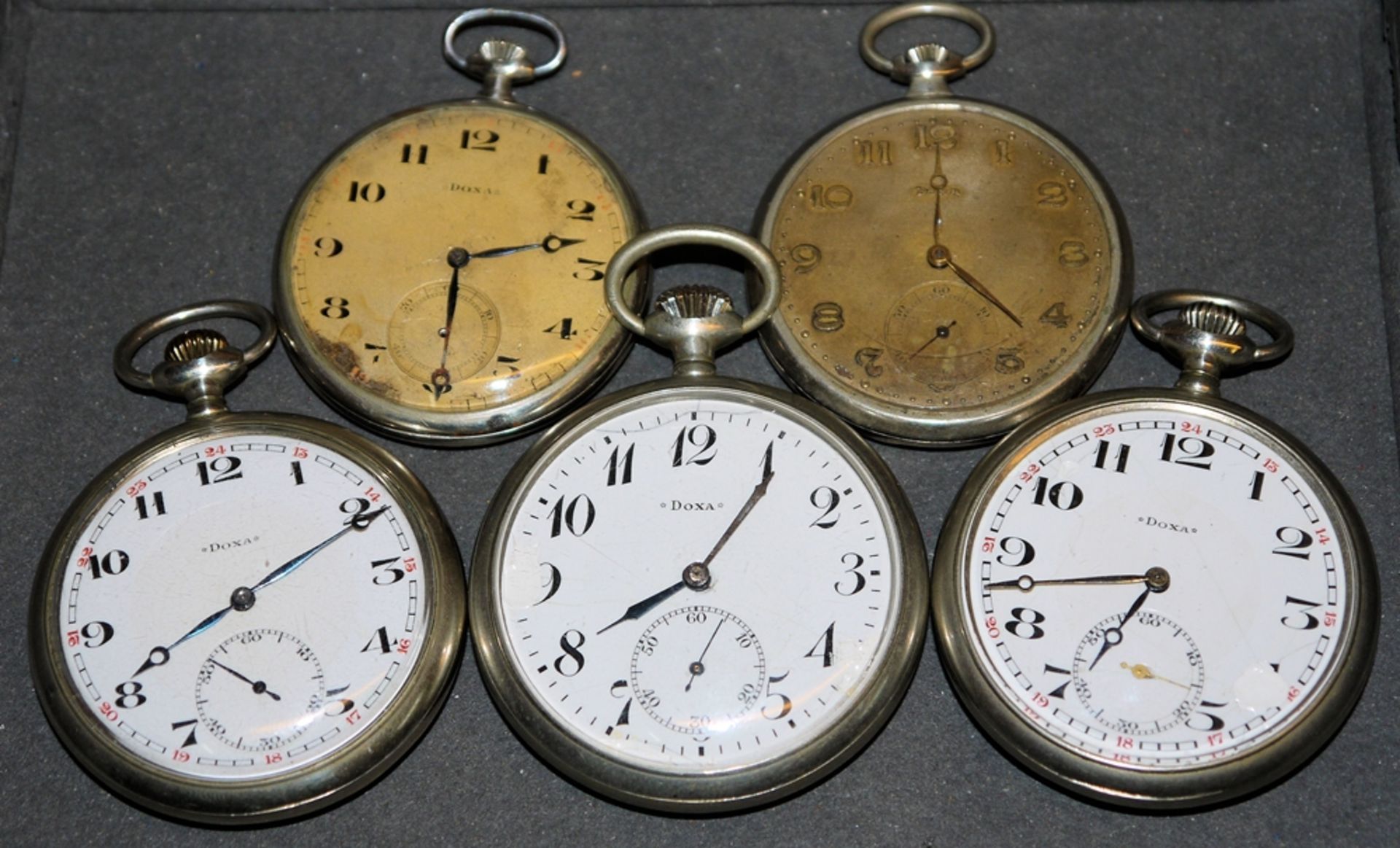 Fünf Taschenuhren Doxa, Schweiz um 1940<