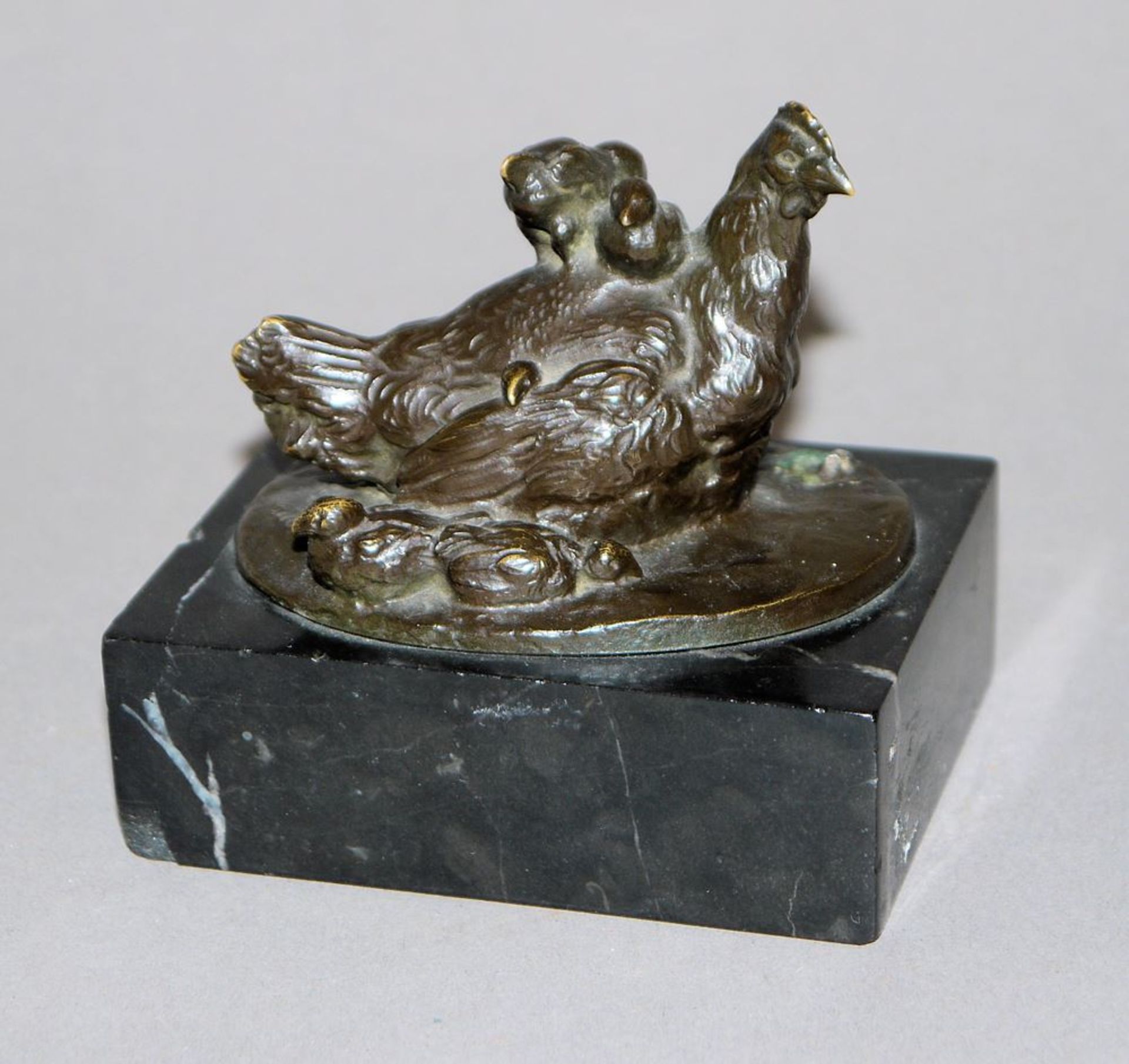 August Gaul, Bronzeplastik Henne mit Küken von 1898