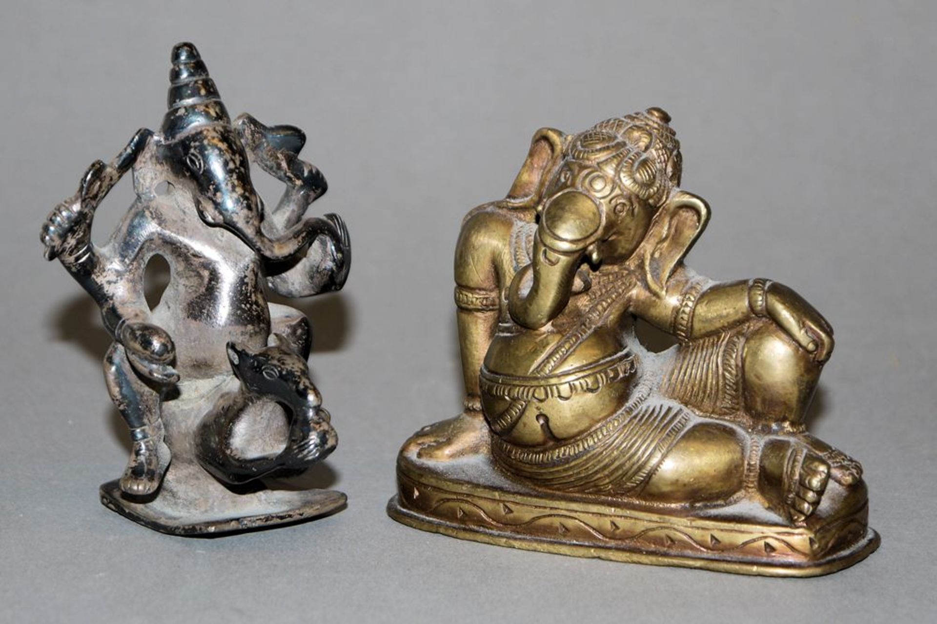 Zwei indische Kleinplastiken des Elefantengottes Ganesha