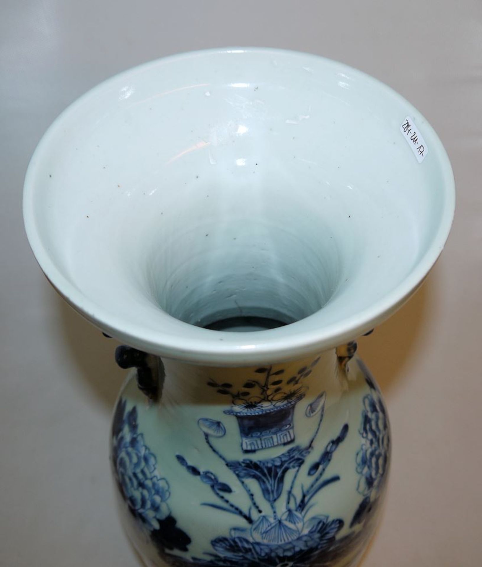 Große Blauweiß-Seladonvase, späte Qing/Republik-Zeit, China um 1900 - Image 3 of 4