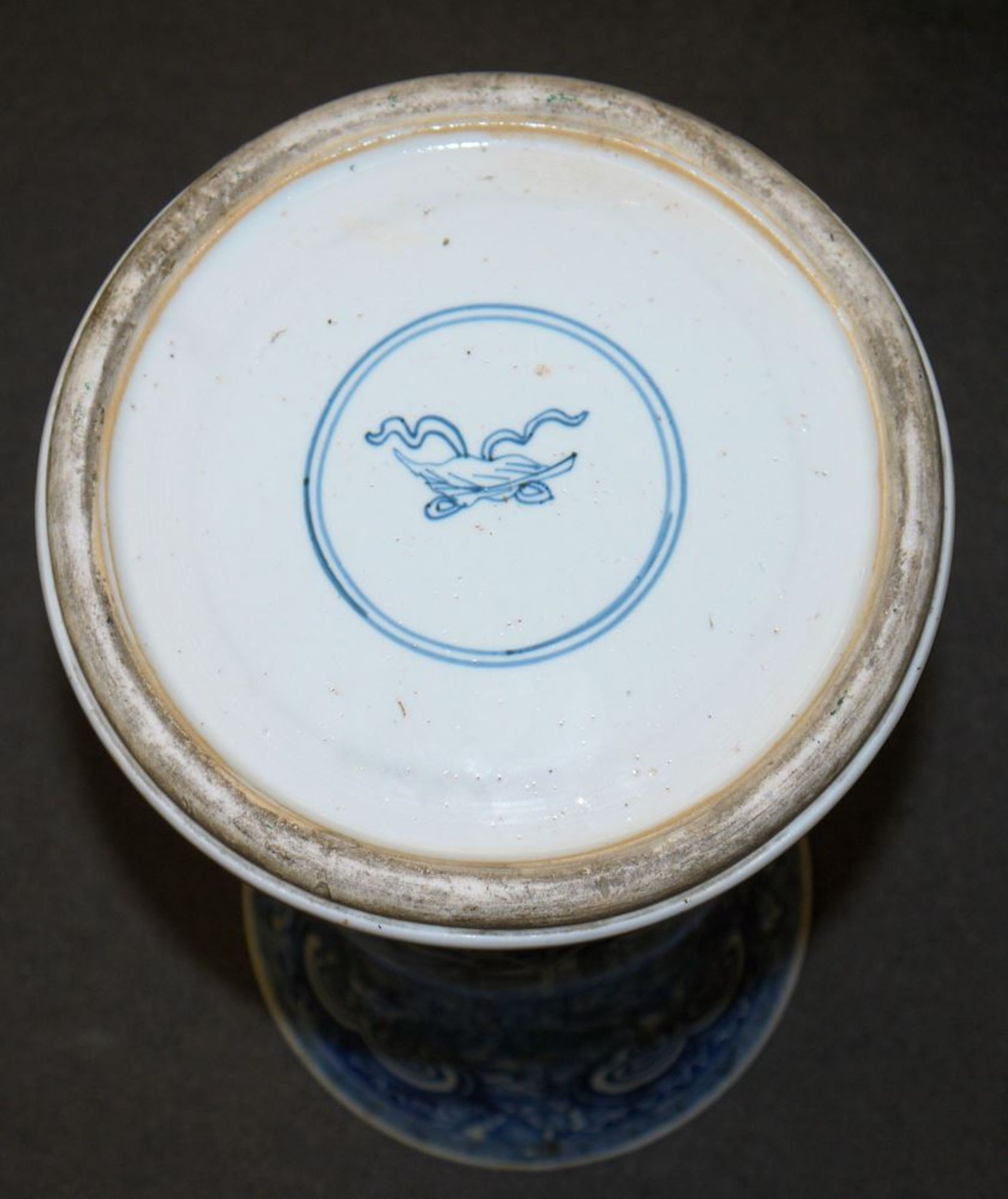 Museale Blauweiß-Vase der Kangxi-Zeit, China um 1700 - Bild 8 aus 12