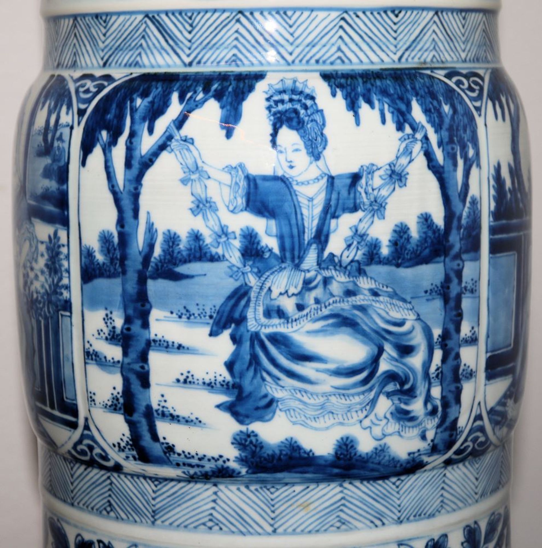 Museale Blauweiß-Vase der Kangxi-Zeit, China um 1700 - Bild 9 aus 12