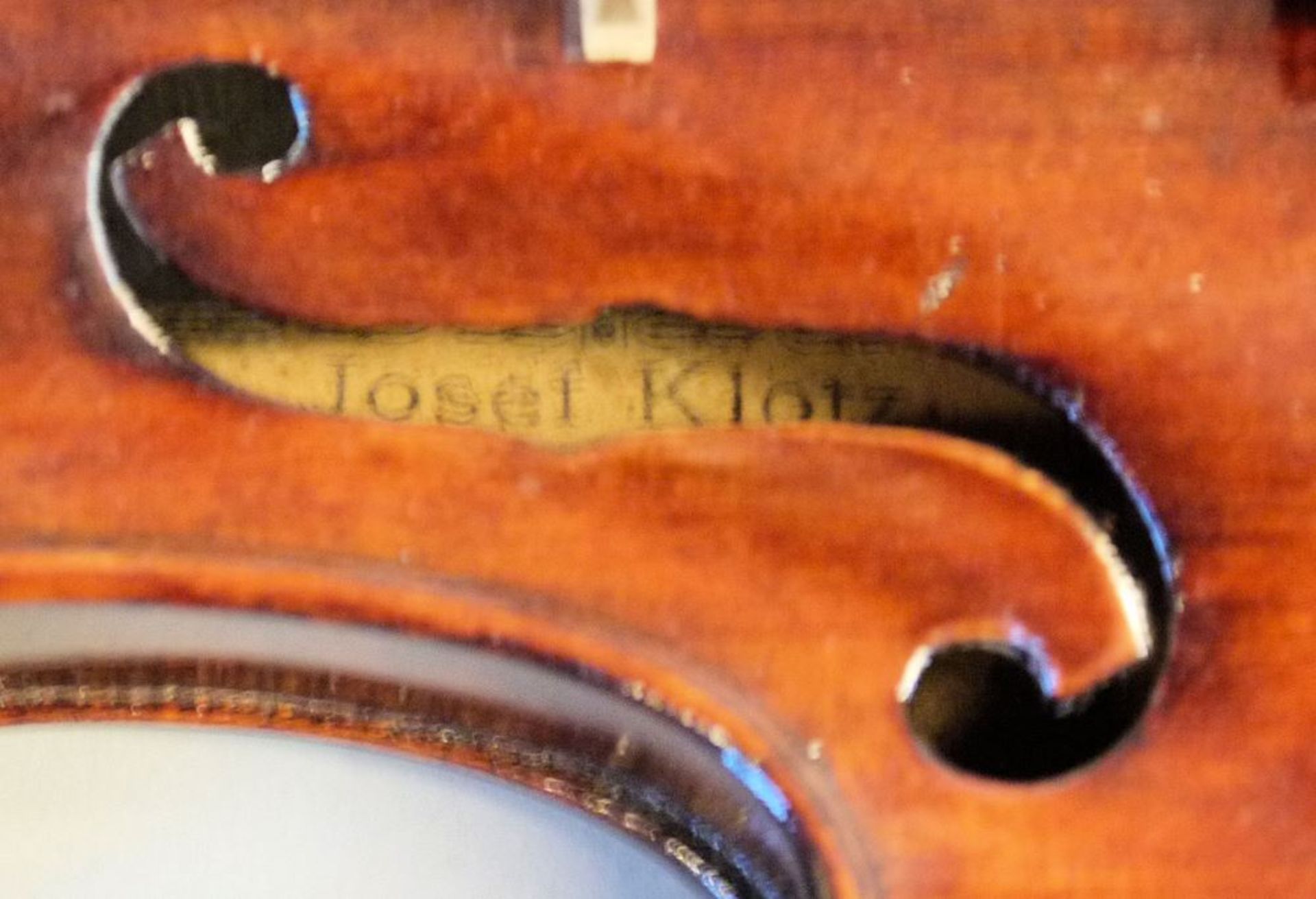 Zwei 4/4-Geigen um 1900 in schönen Holz-Geigenkästen aus Musiker-Nachlass - Bild 4 aus 7