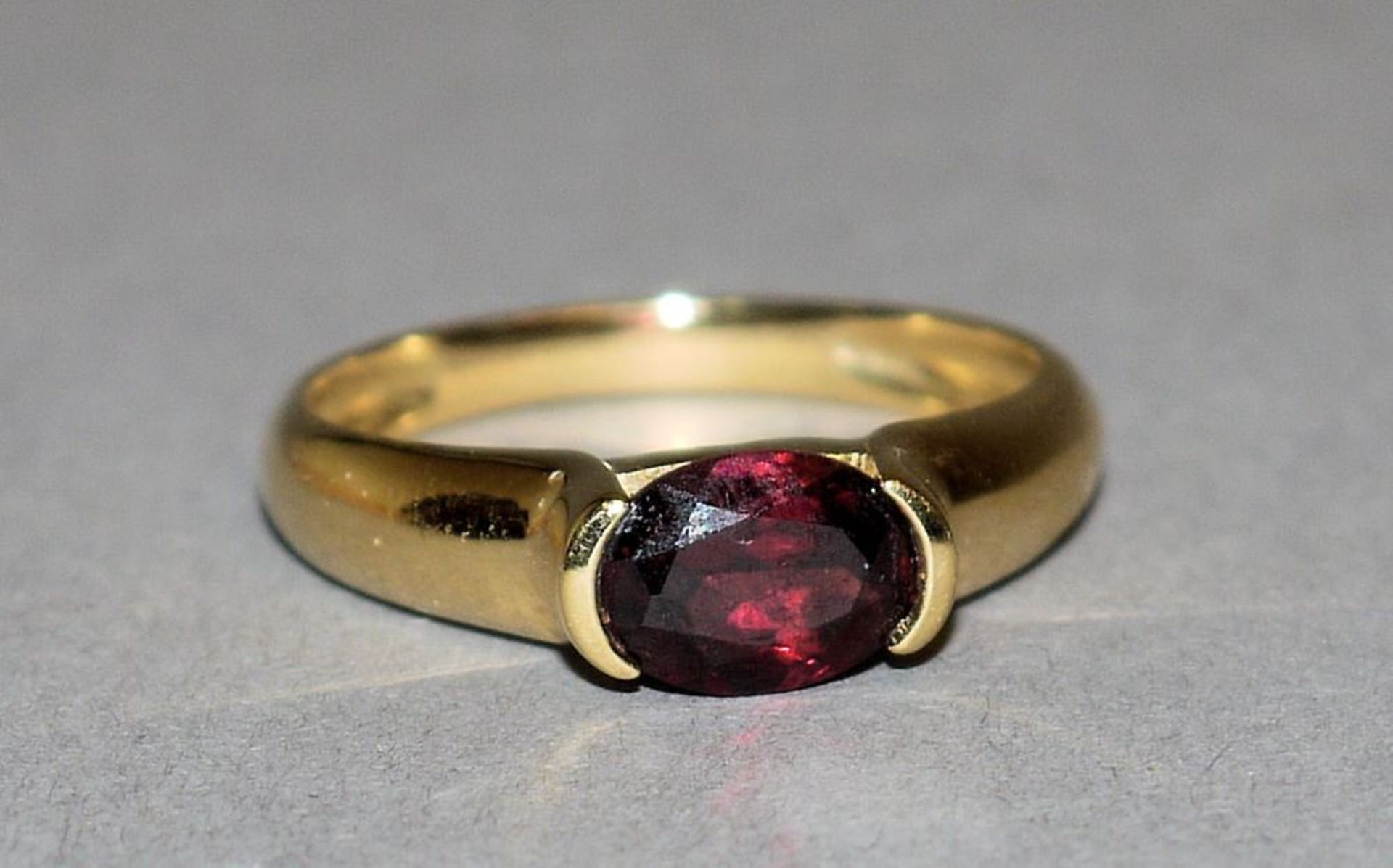Rubin- oder Ceylon-Rubin-Ring, Gold