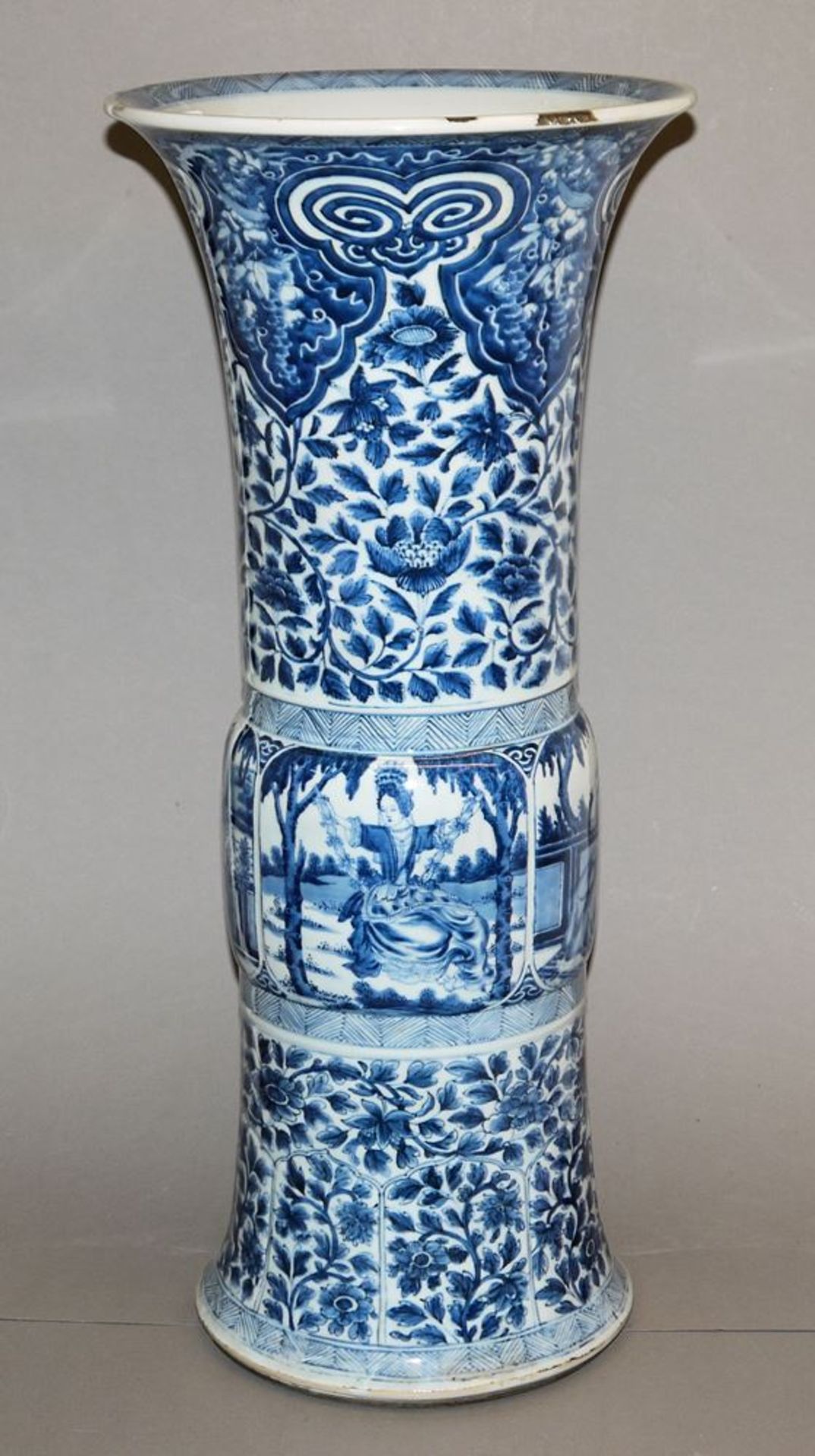 Museale Blauweiß-Vase der Kangxi-Zeit, China um 1700 - Bild 3 aus 12