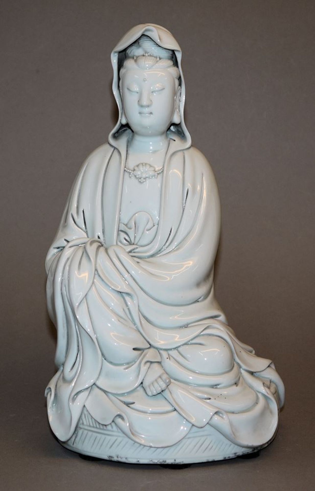 Guanyin in Blanc-de-Chine Porzellan, China um 1900