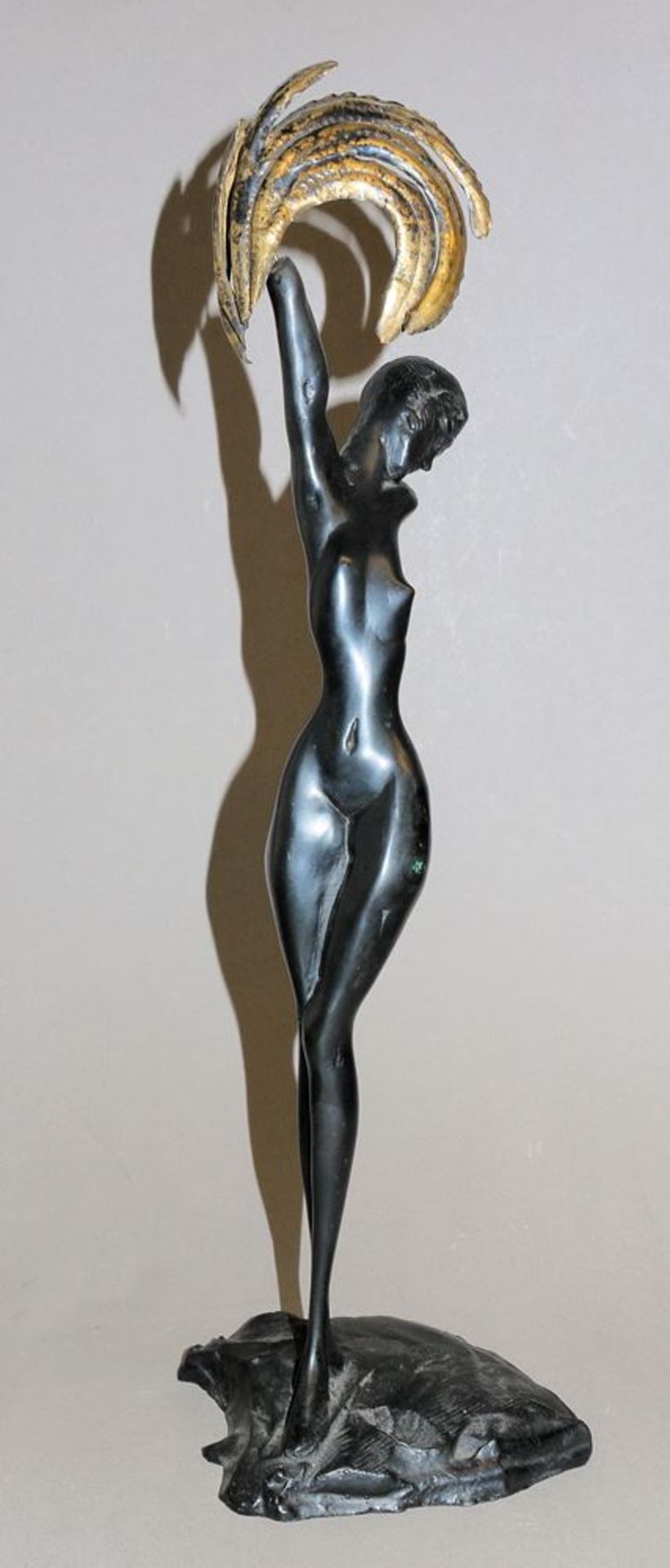 Ernst Fuchs, Bronze weiblicher Akt "Daphne" & Monogrammist, Steinskulptur mit drei Akten - Bild 2 aus 5