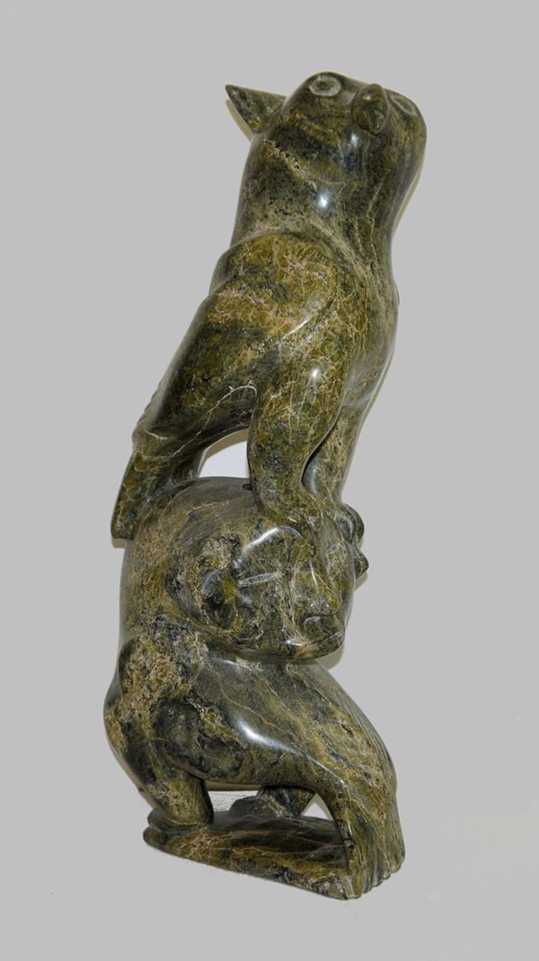 Inuit-Künstler Paulassie Pootoogook attr., Vogeltotem, Serpentin-Skulptur