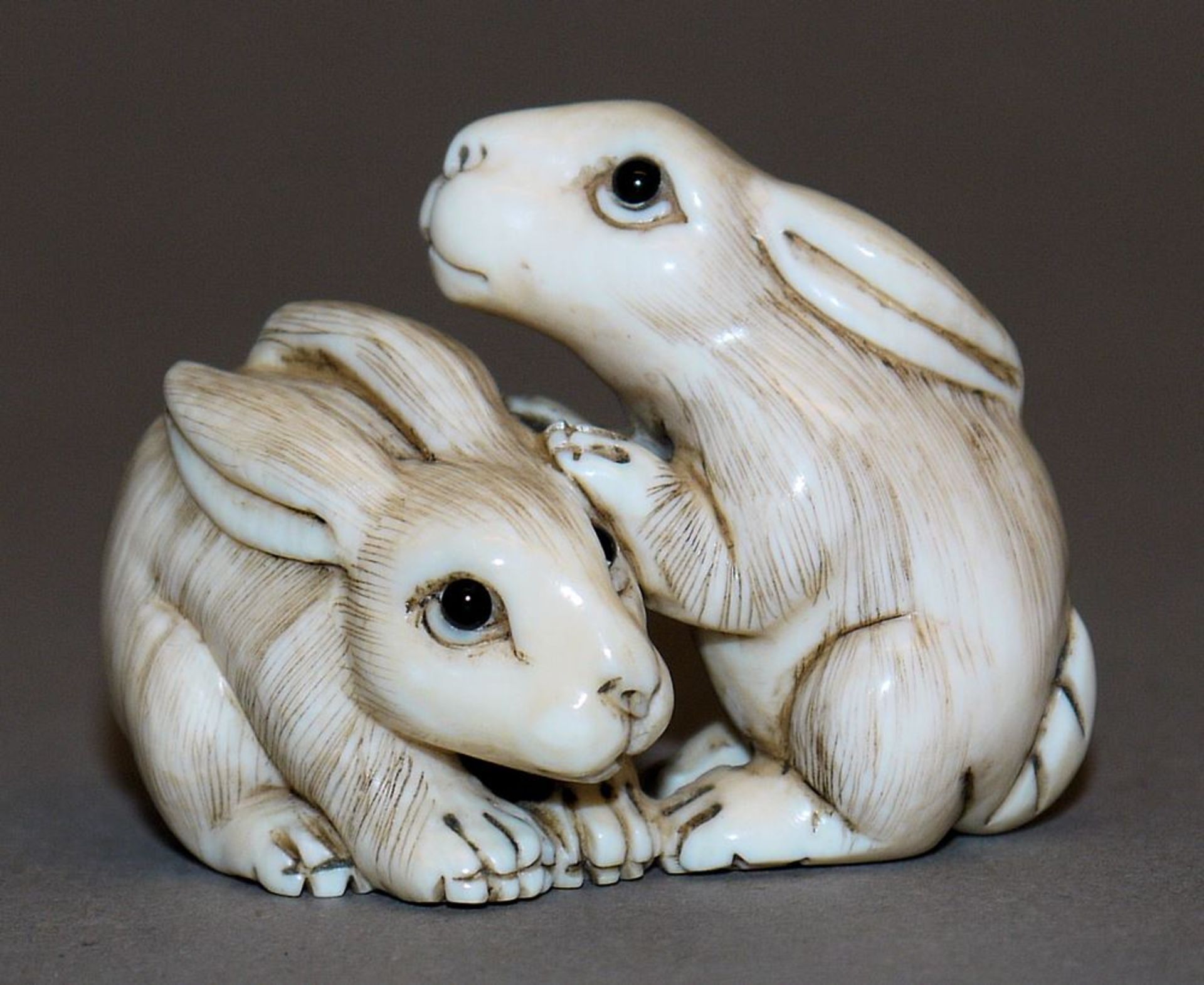 Hasenpärchen, japanische Elfenbein-Netsuke