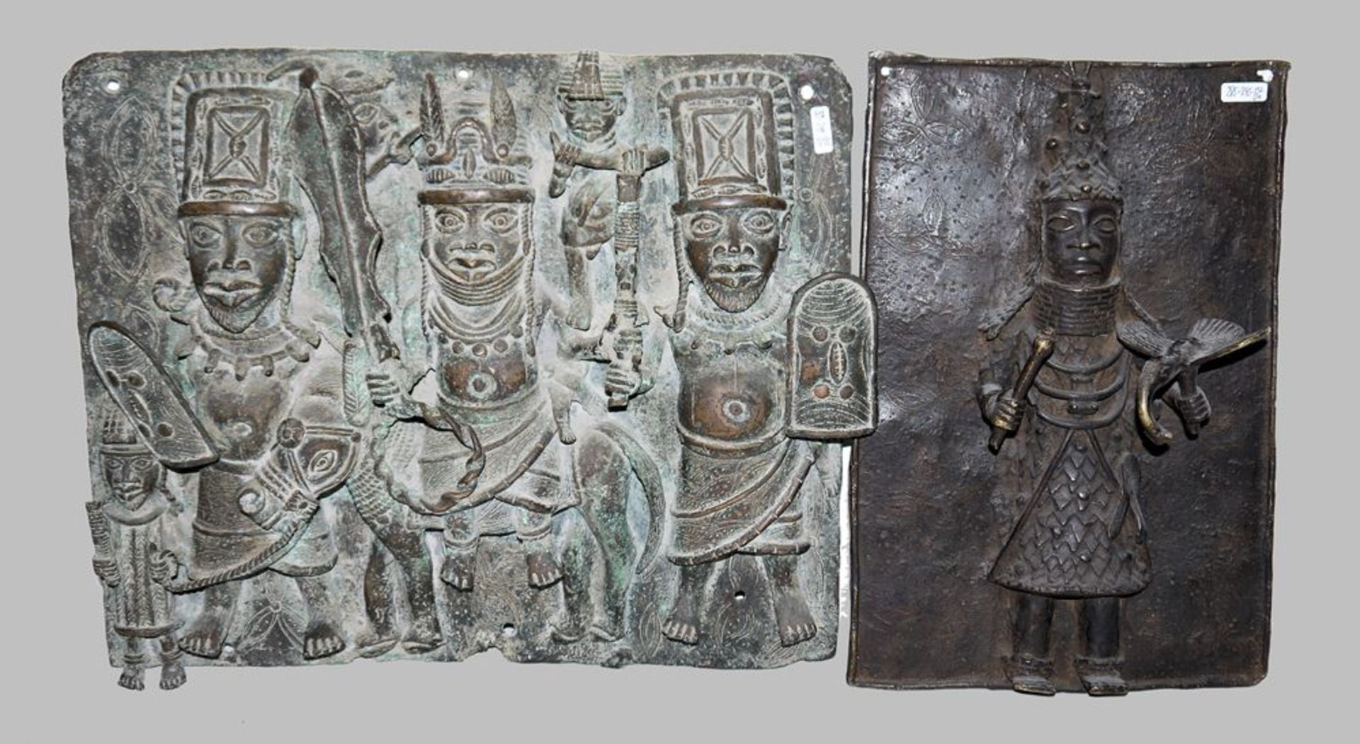 Zwei Bronzereliefs aus Benin