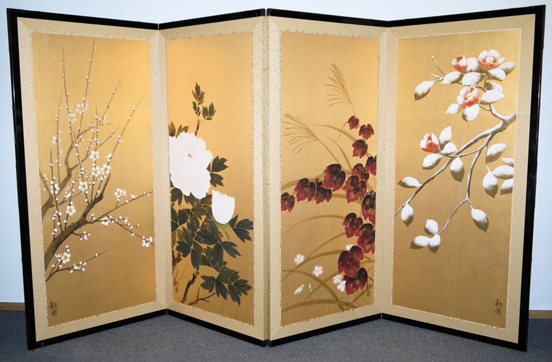 Zwei dekorative Stellschirme als Wandbilder, Japan 20. Jh. - Bild 2 aus 2