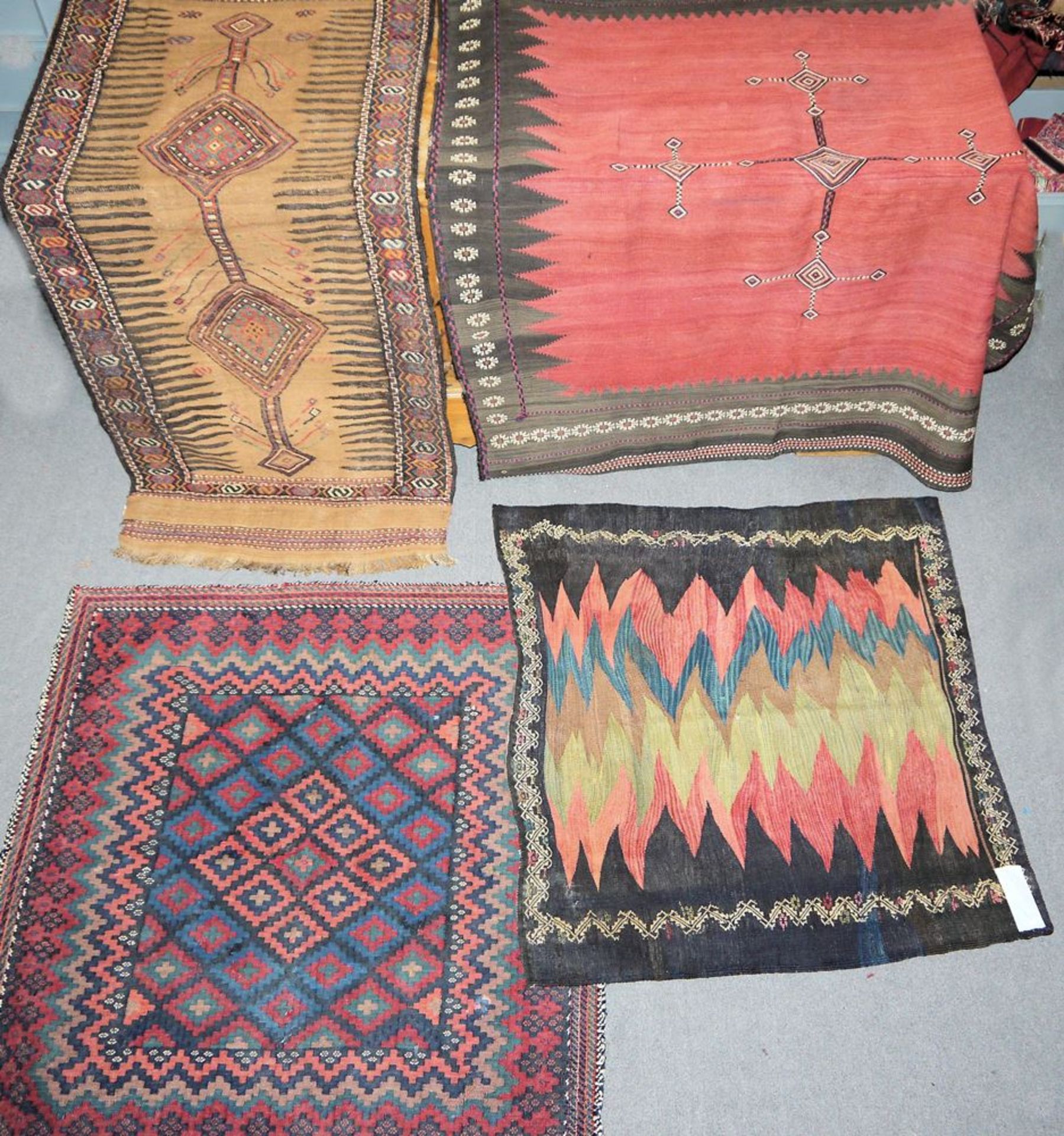 6 Kelim- Sofreh, z.T. antik, Belutsch, Chorassan und Afschari, ab 1900