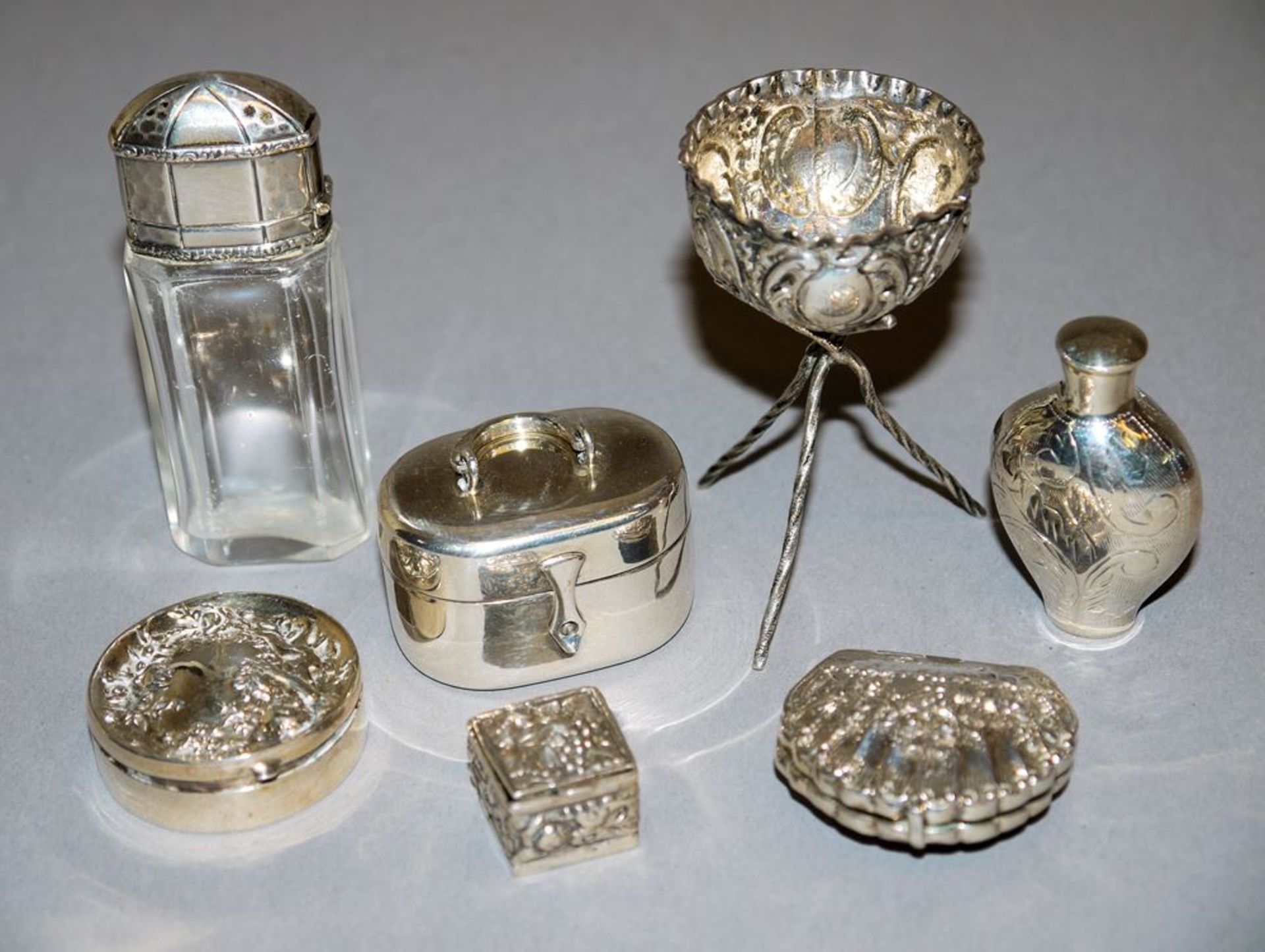 Slg. Miniatur-Döschen, Flakon u. Gewürzschälchen, Silber ab 1920