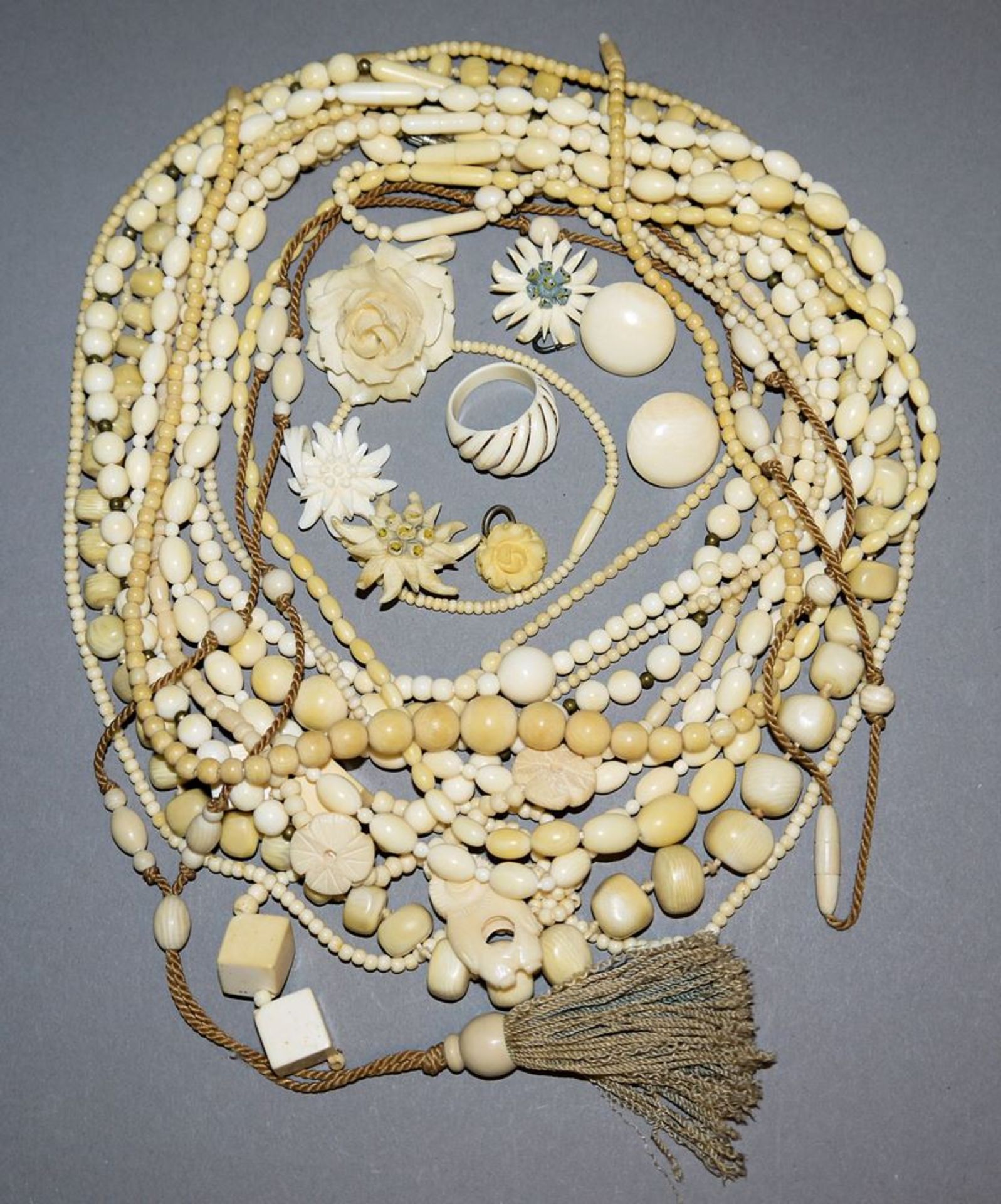 Große Slg. Elfenbeinschmuck ab 1900