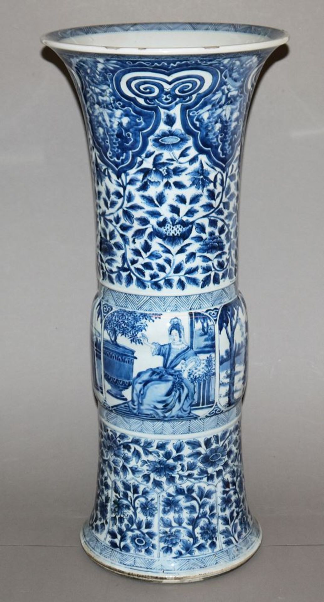 Museale Blauweiß-Vase der Kangxi-Zeit, China um 1700 - Bild 2 aus 12