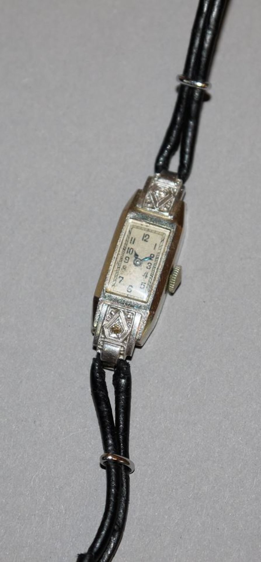 Damenarmbanduhr des Art Deco um 1900/20