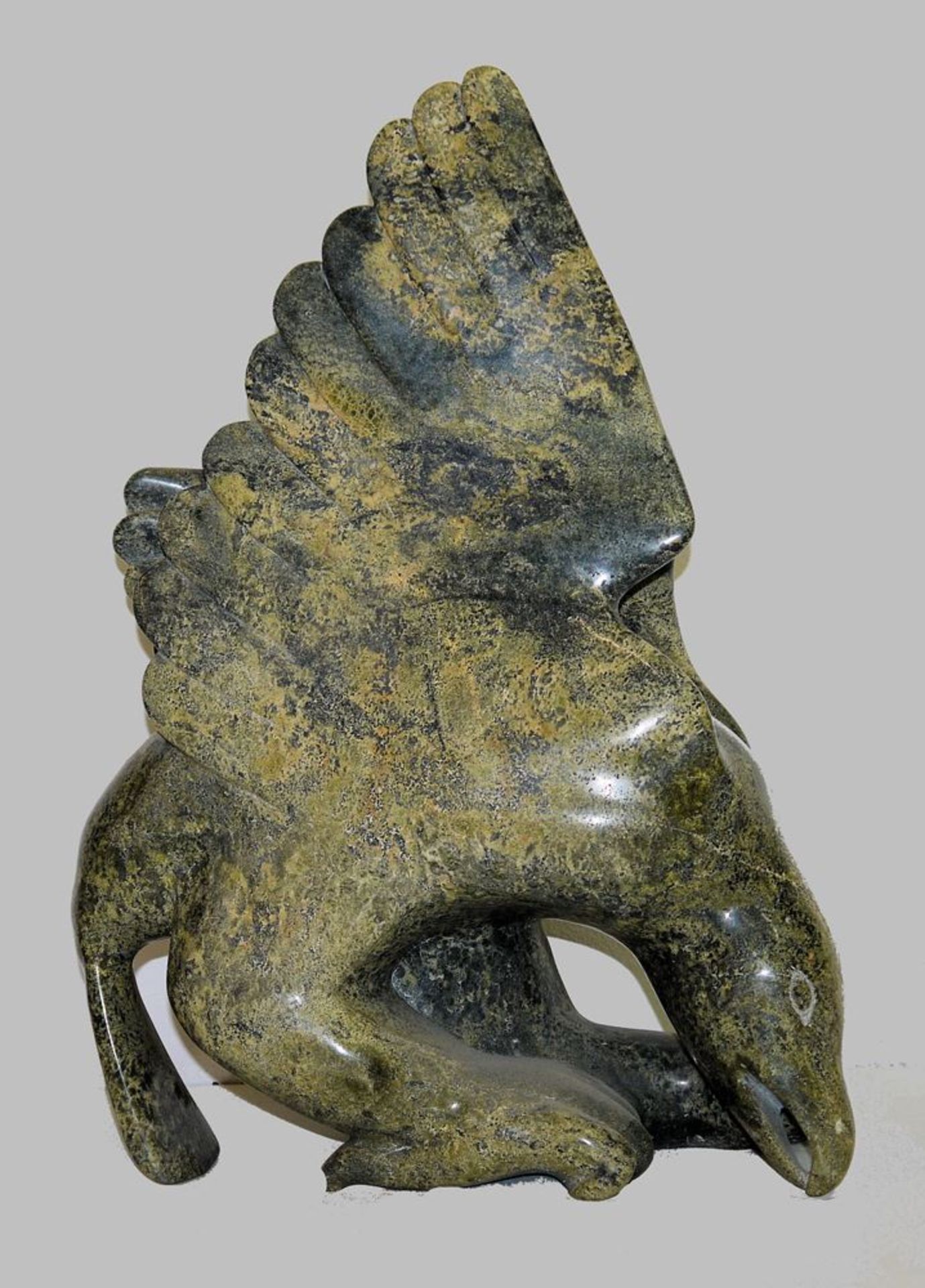 Inuit-Künstlerin Oviloo Tunillie, Adler, Serpentin-Skulptur