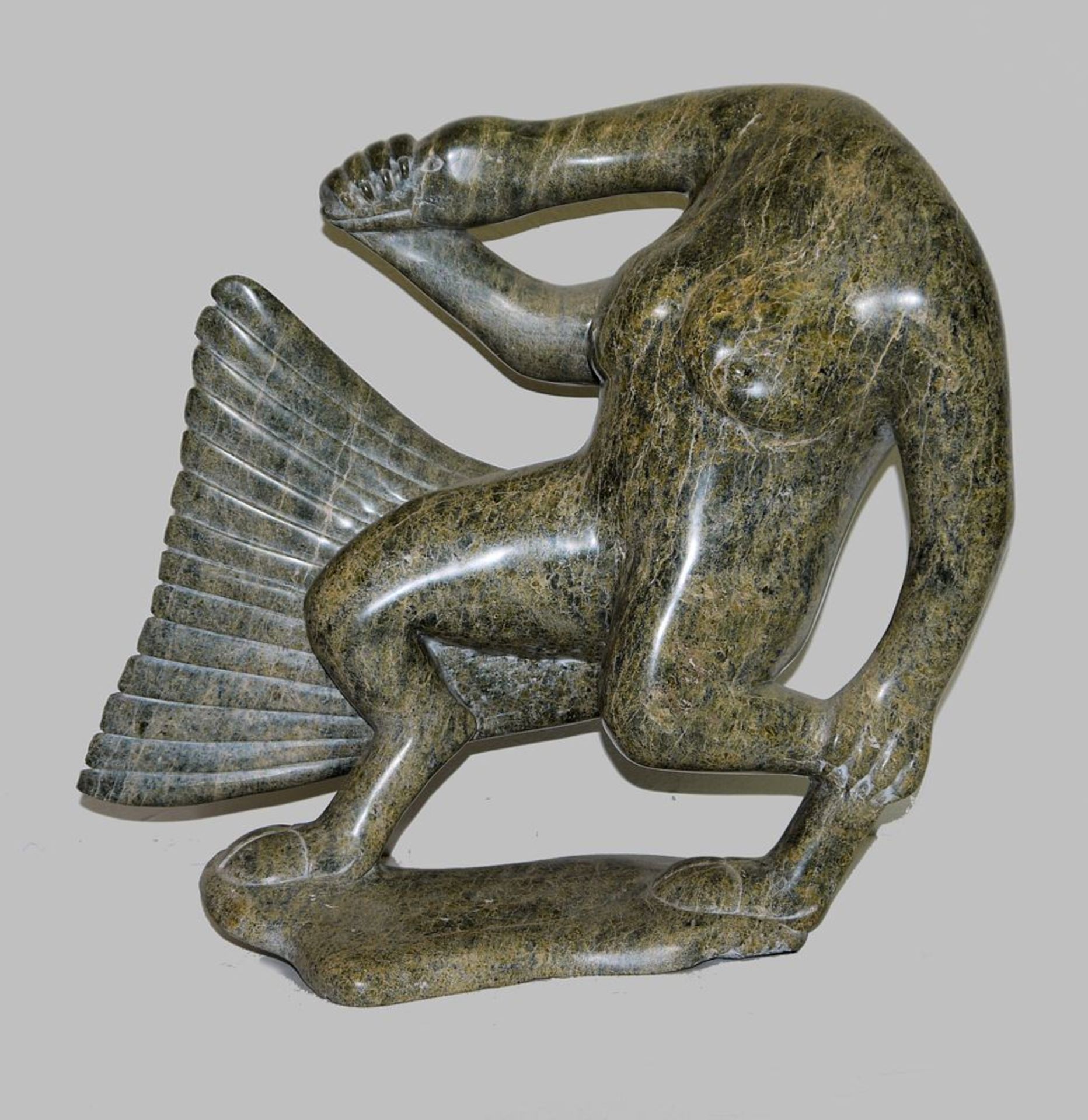 Inuit-Kunst, anonym, Vogelfrau, Serpentin-Skulptur