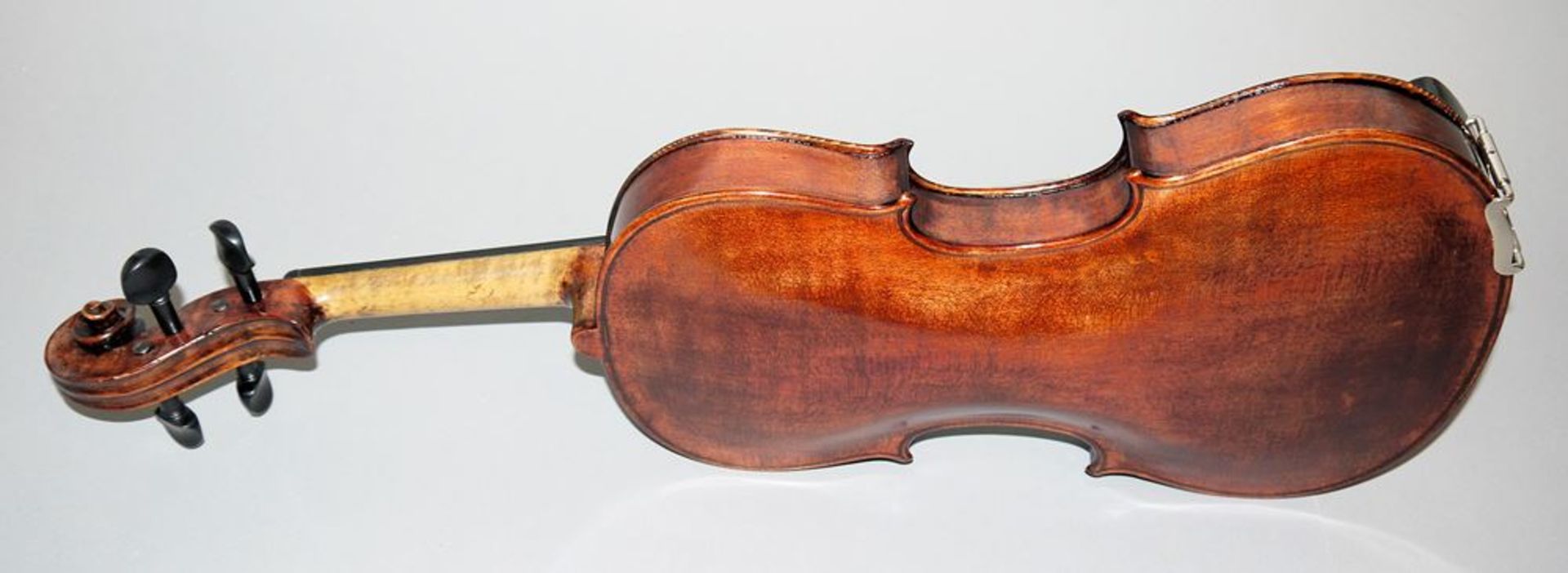 Zwei 4/4-Geigen um 1900 in schönen Holz-Geigenkästen aus Musiker-Nachlass - Bild 3 aus 7